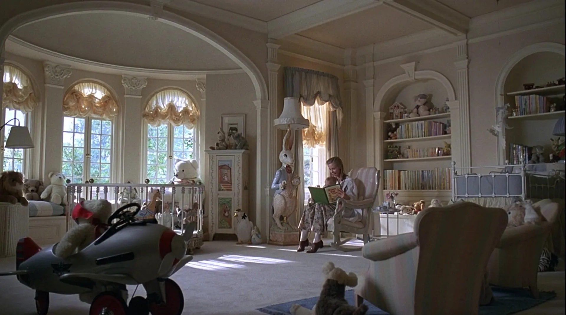Cynthia Nixon, Adam Robert Worton, and Jacob Joseph Worton in Baby's Day Out (1994)