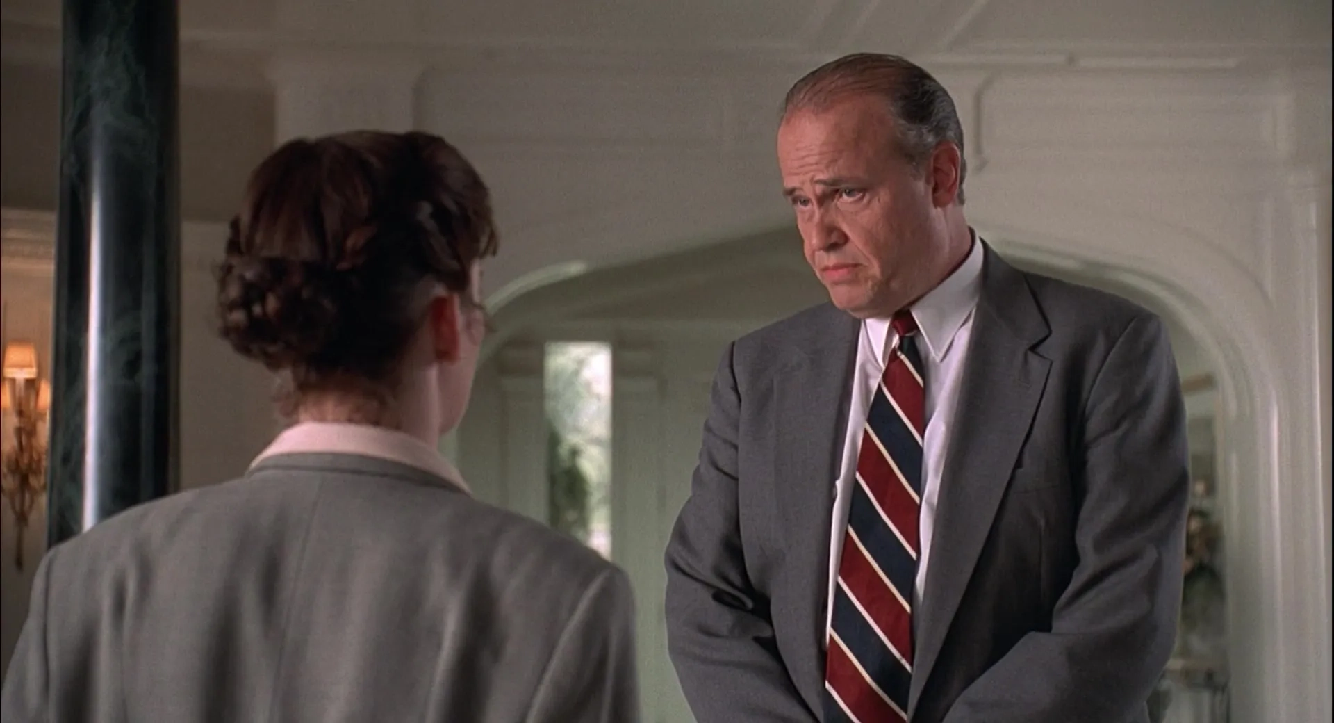 Fred Thompson and Lara Flynn Boyle in Baby's Day Out (1994)