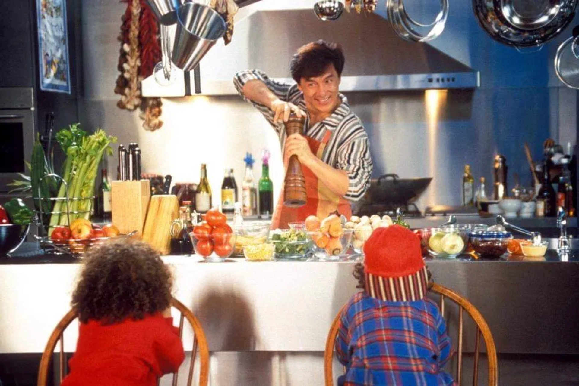 Jackie Chan, Aaron Notarfrancesco, and Jake Notarfrancesco in Mr. Nice Guy (1997)