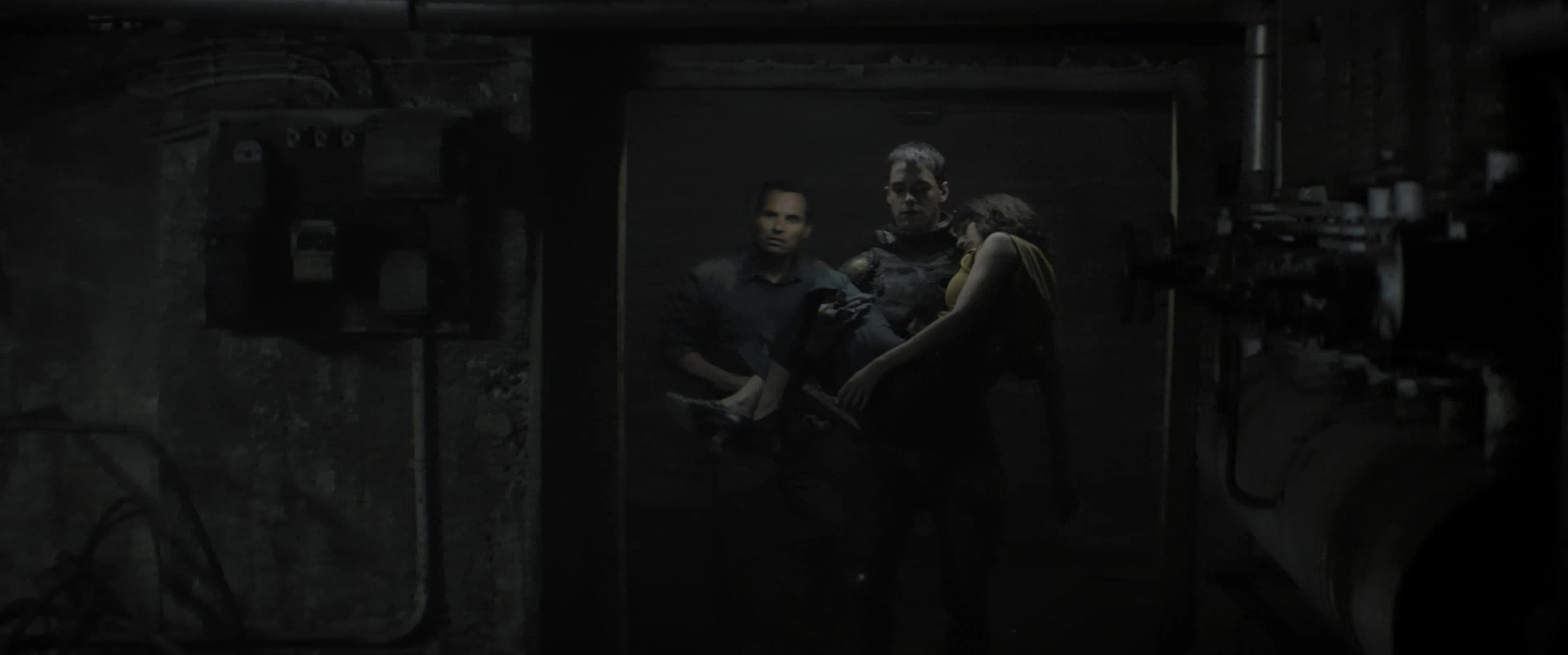 Lizzy Caplan, Michael Peña, and Israel Broussard in Extinction (2018)