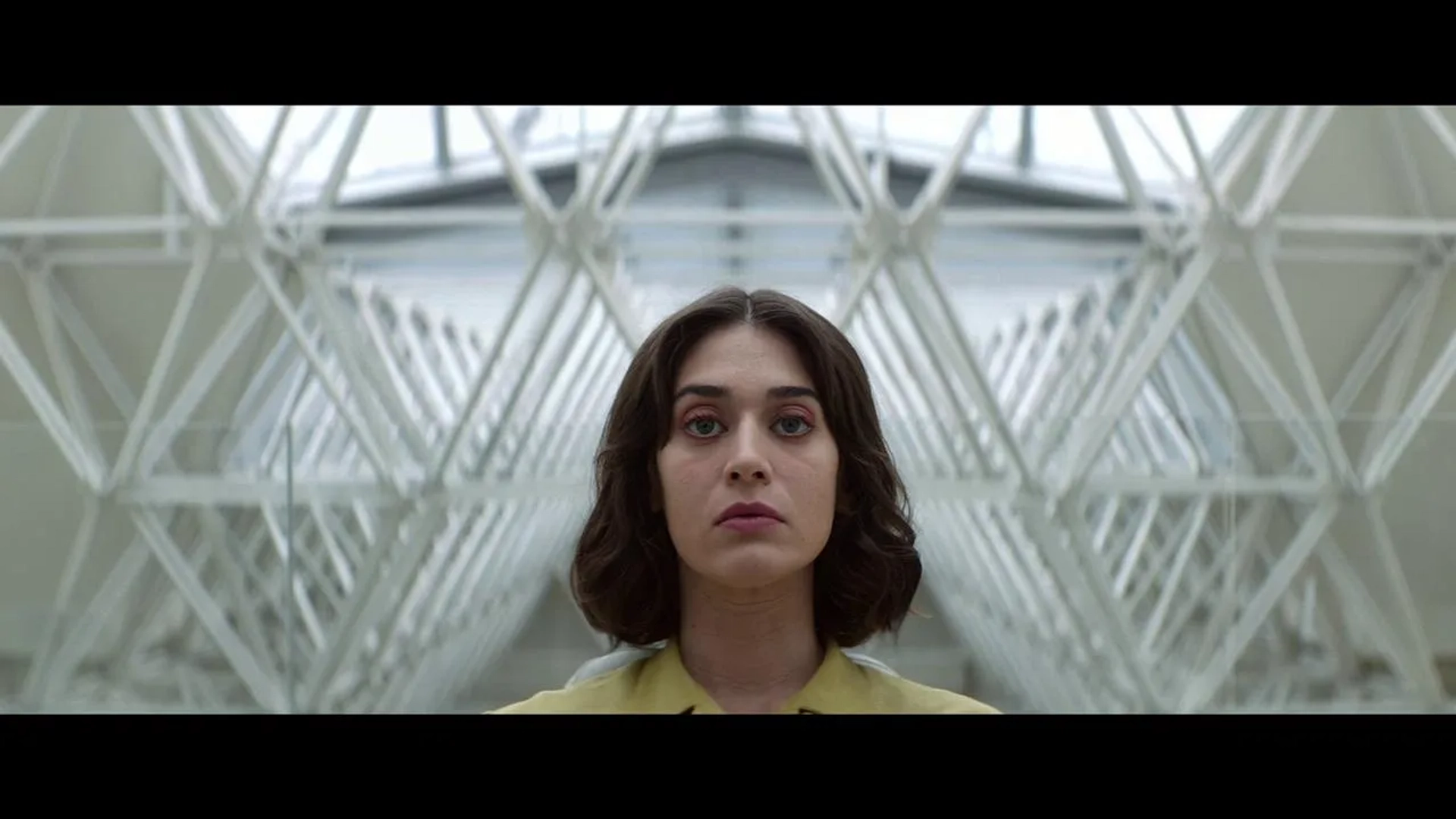 Lizzy Caplan in Extinction (2018)