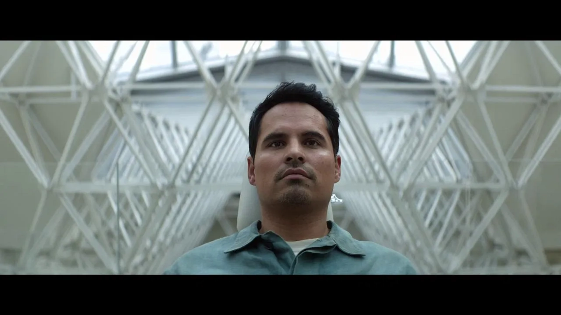 Michael Peña in Extinction (2018)