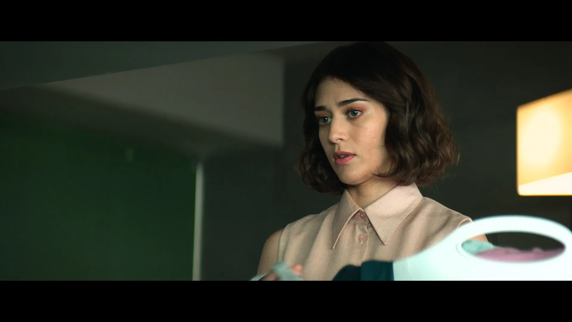 Lizzy Caplan in Extinction (2018)