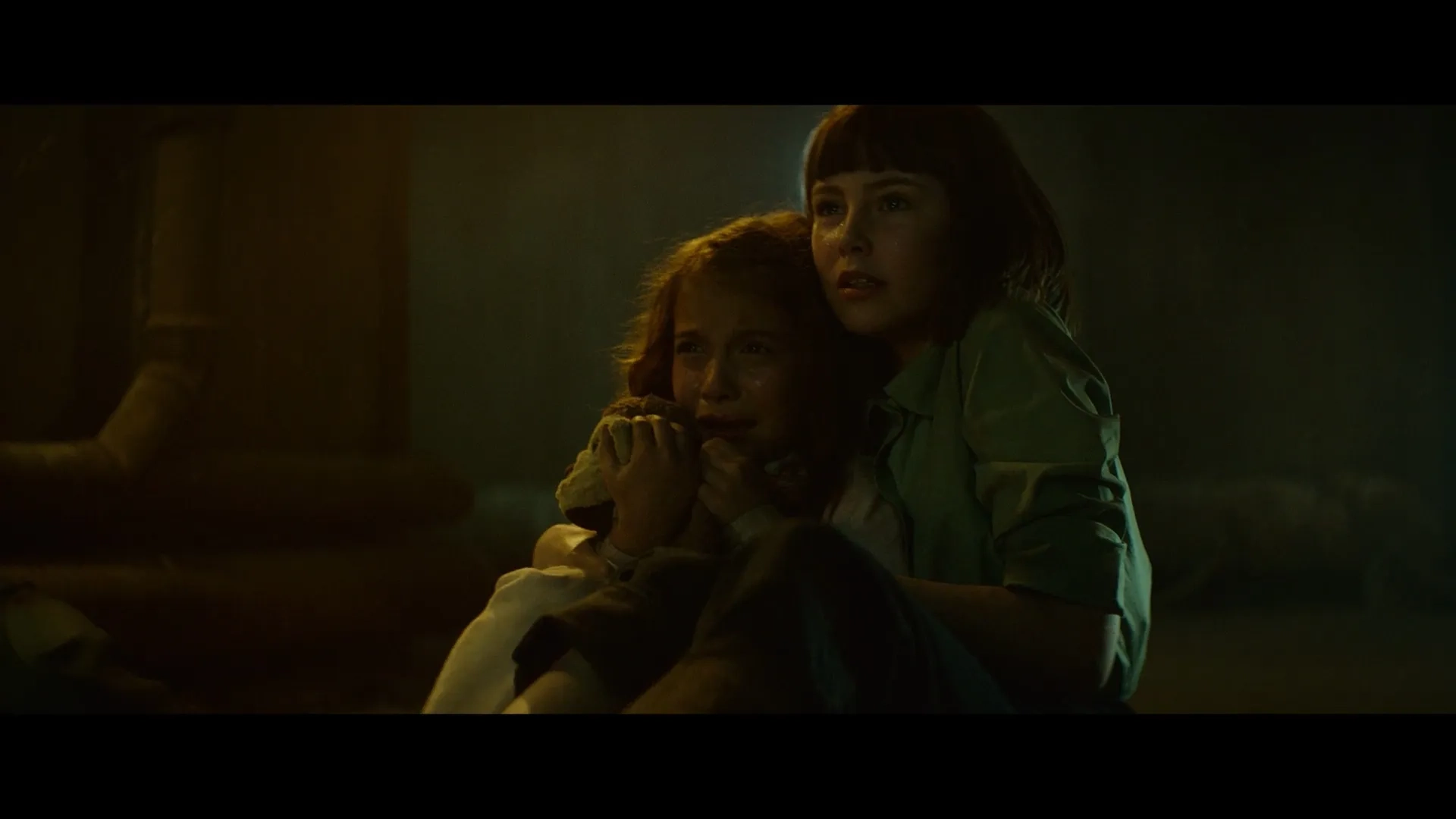 Amelia Crouch and Erica Tremblay in Extinction (2018)