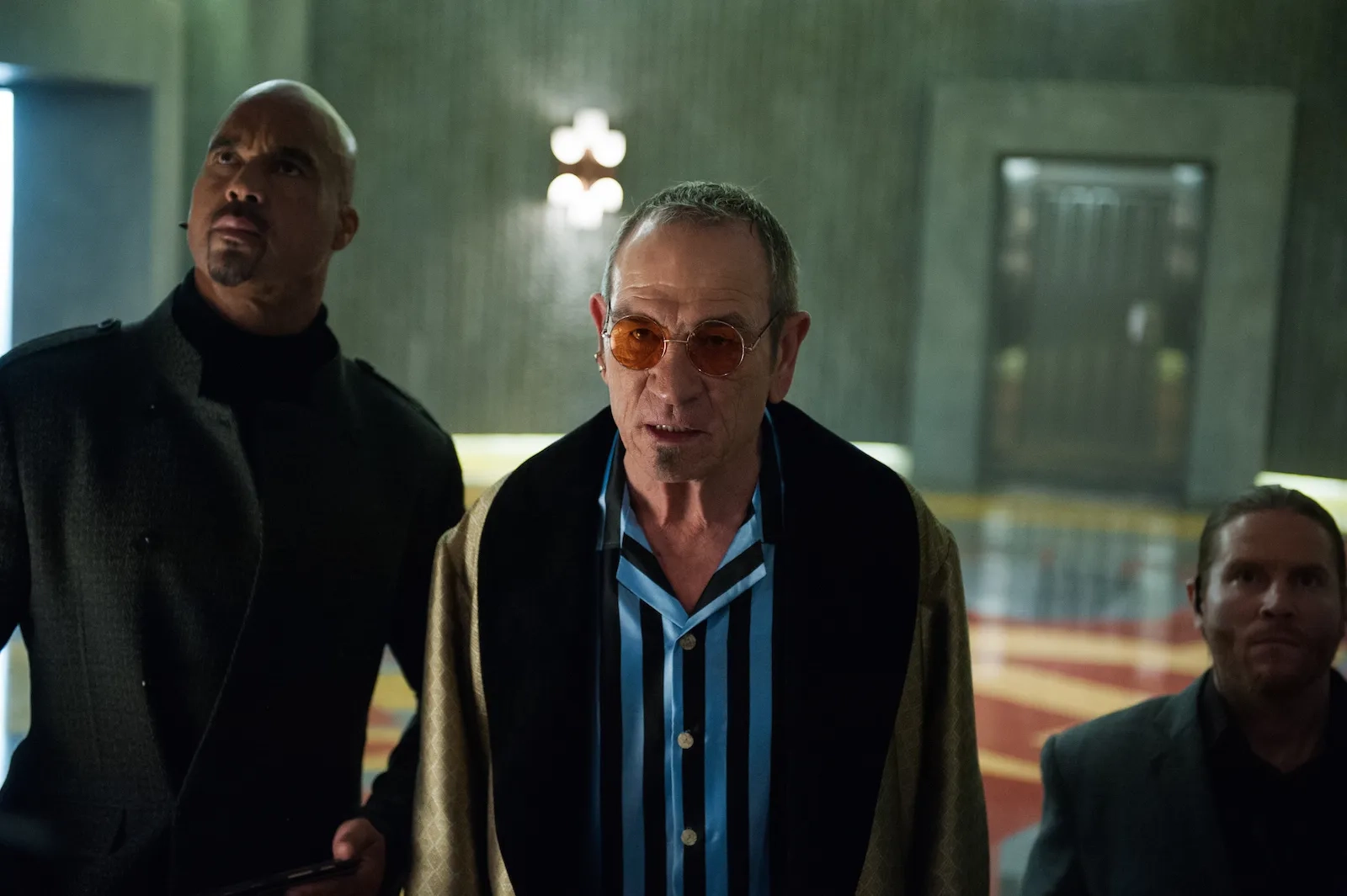 Tommy Lee Jones, Aaron Brumfield, and Damian Mavis in Mechanic: Resurrection (2016)