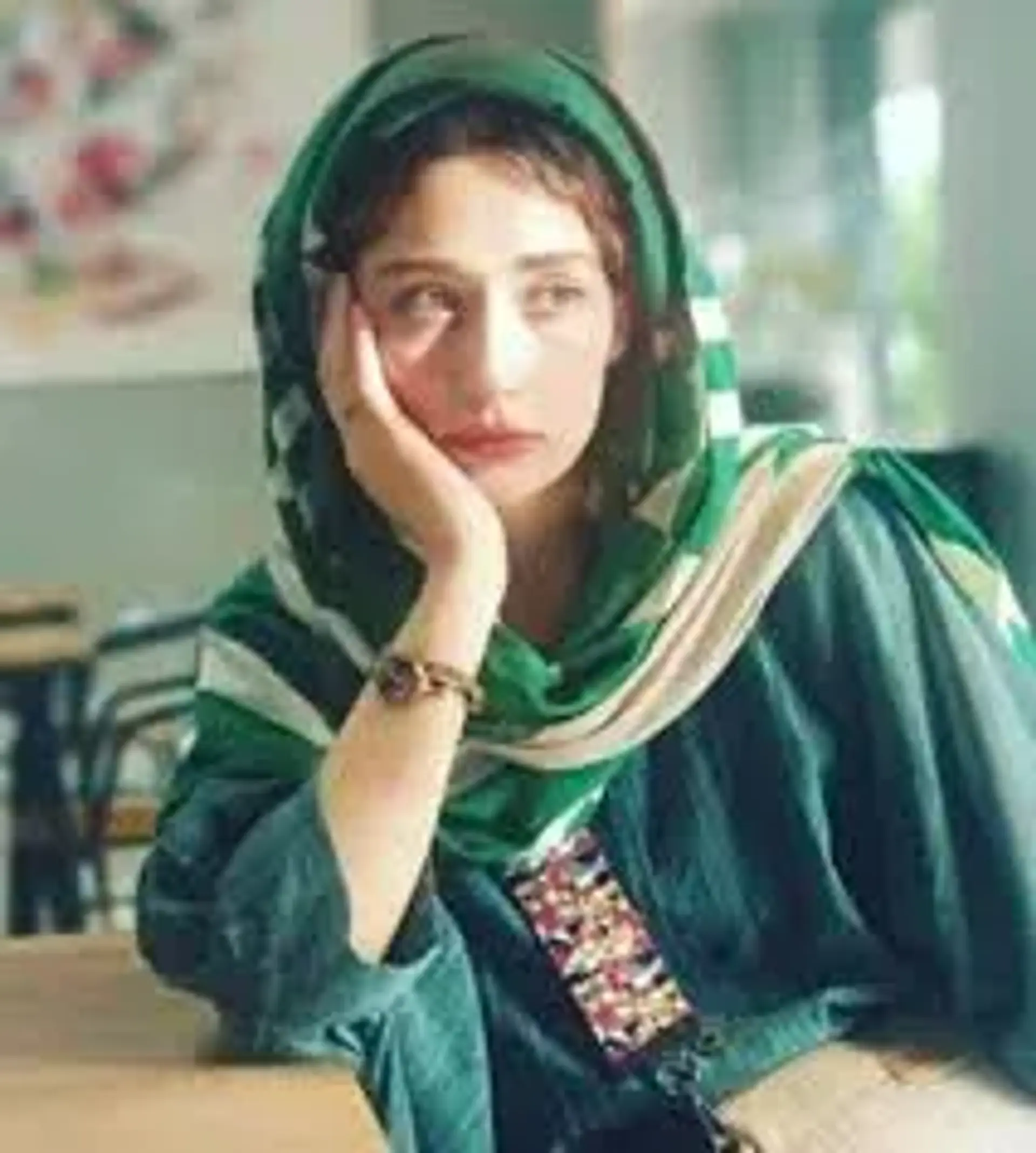 ناهید  استواری