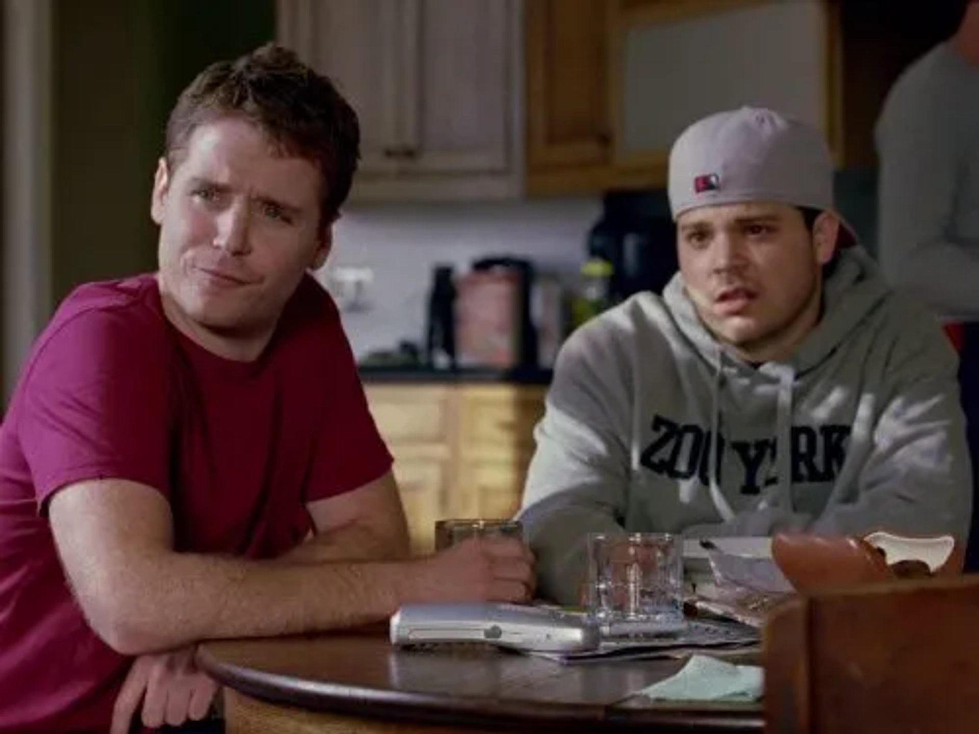 Kevin Connolly and Jerry Ferrara in Entourage (2004)