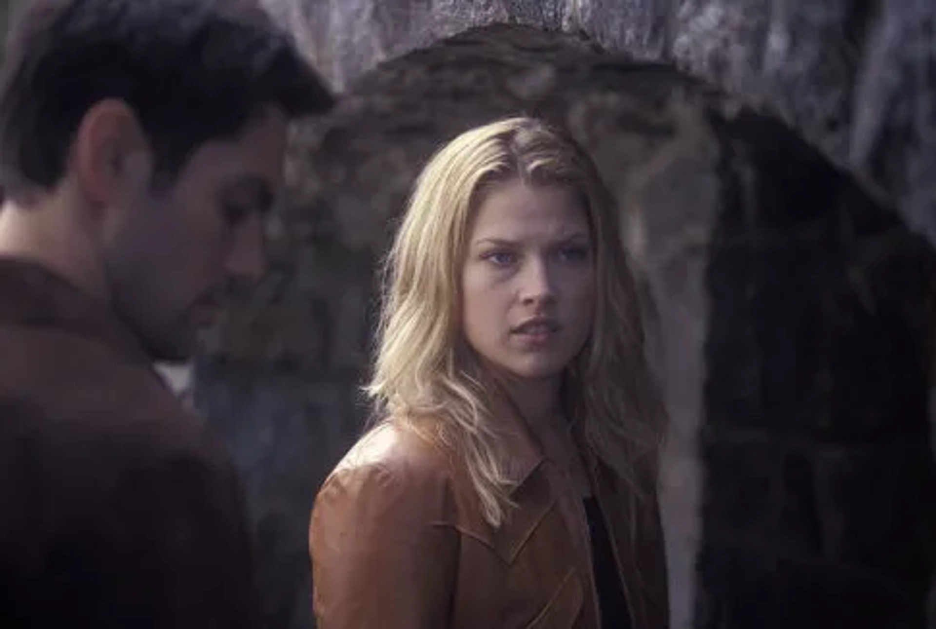 Ali Larter and Michael Landes in Final Destination 2 (2003)