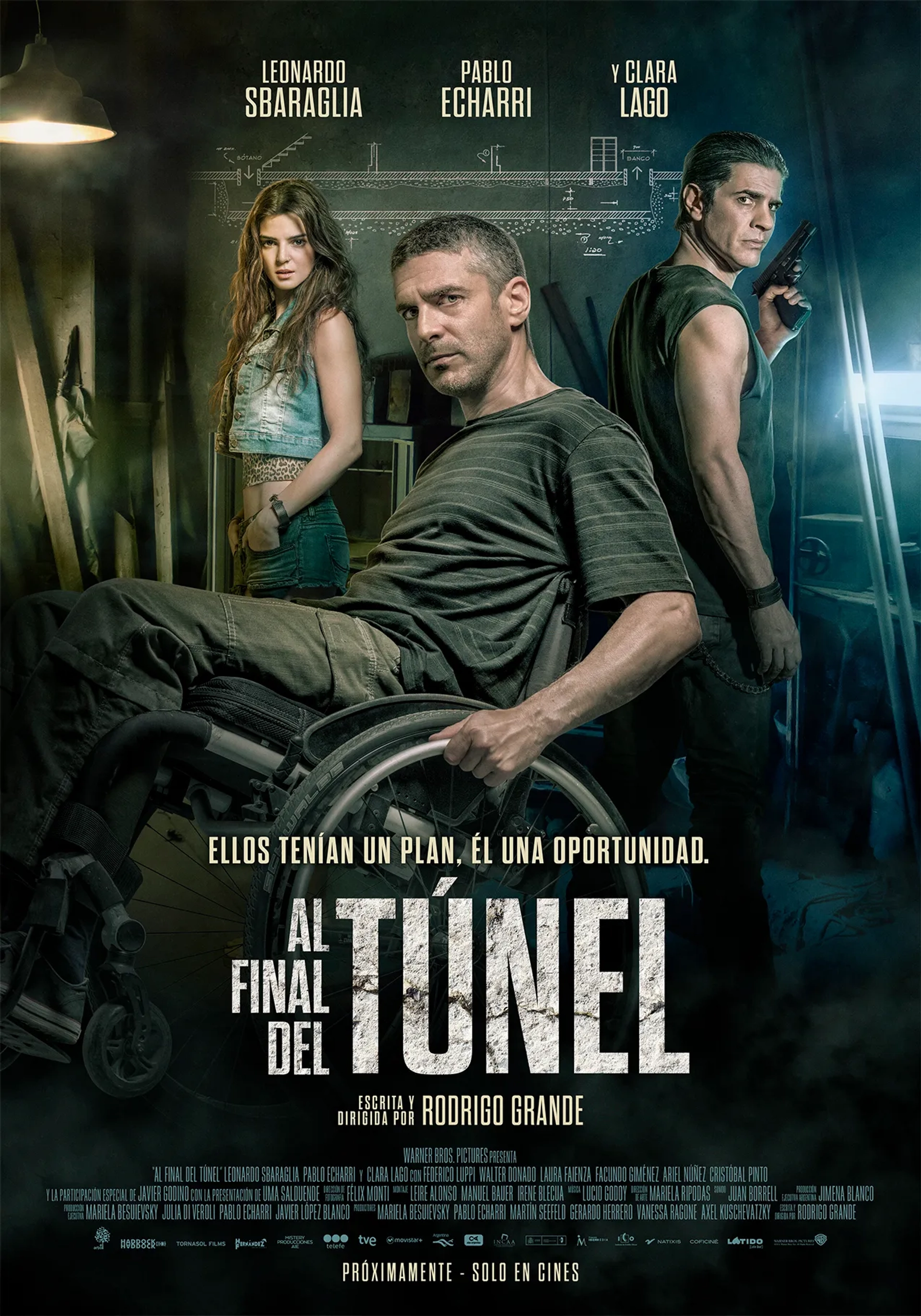 Pablo Echarri, Leonardo Sbaraglia, and Clara Lago in At the End of the Tunnel (2016)