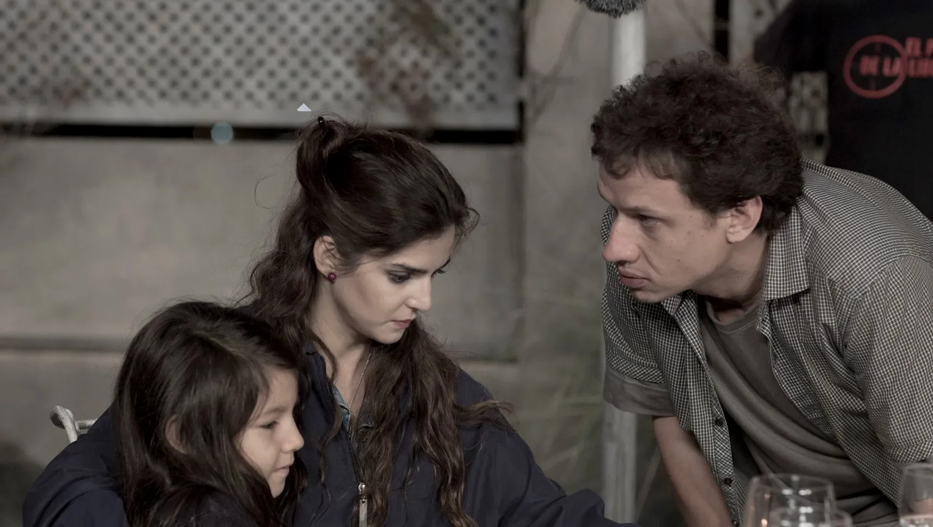 Rodrigo Grande, Clara Lago, and Uma Salduende in At the End of the Tunnel (2016)
