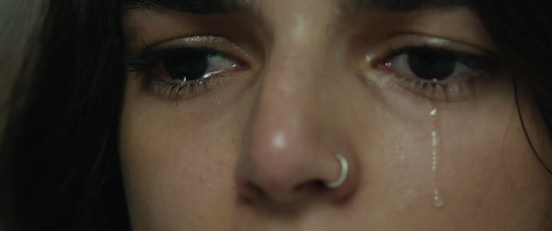Clara Lago in At the End of the Tunnel (2016)