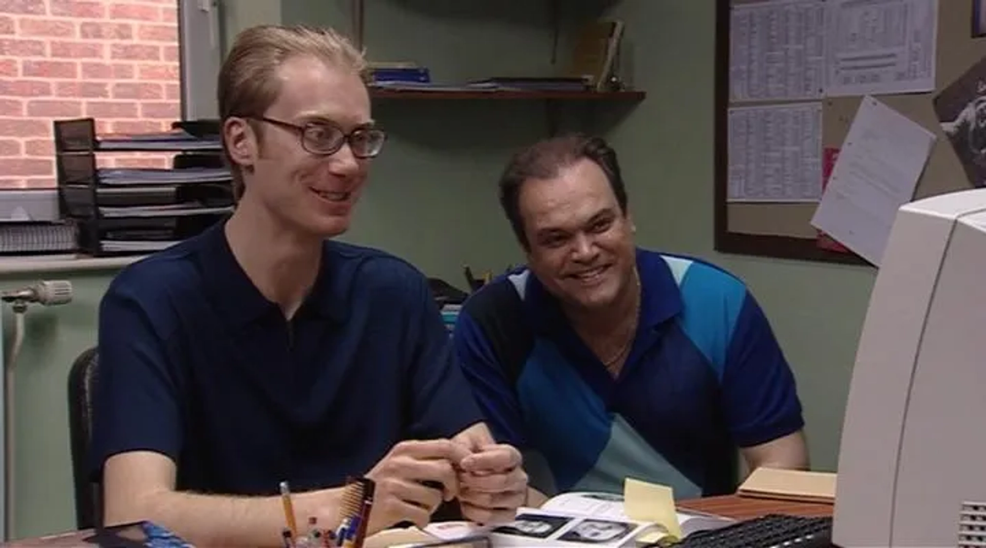 Stephen Merchant and Shaun Williamson in Extras (2005)