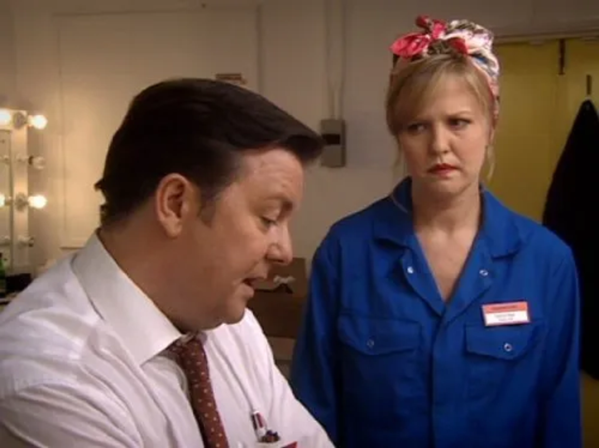 Ricky Gervais and Ashley Jensen in Extras (2005)