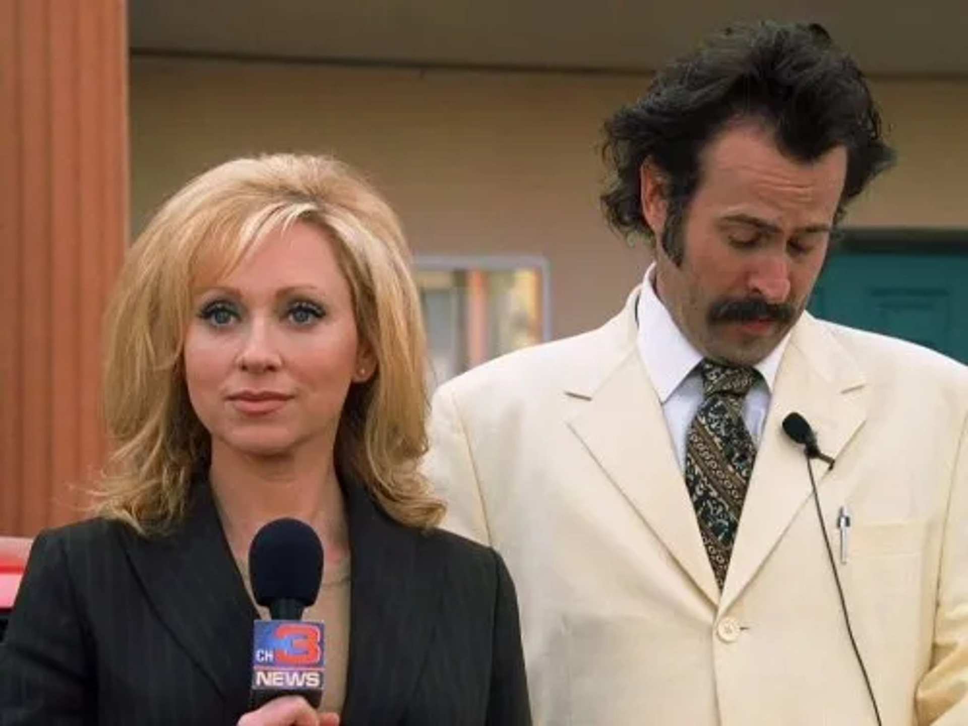 Jason Lee and Leigh-Allyn Baker in My Name Is Earl (2005)