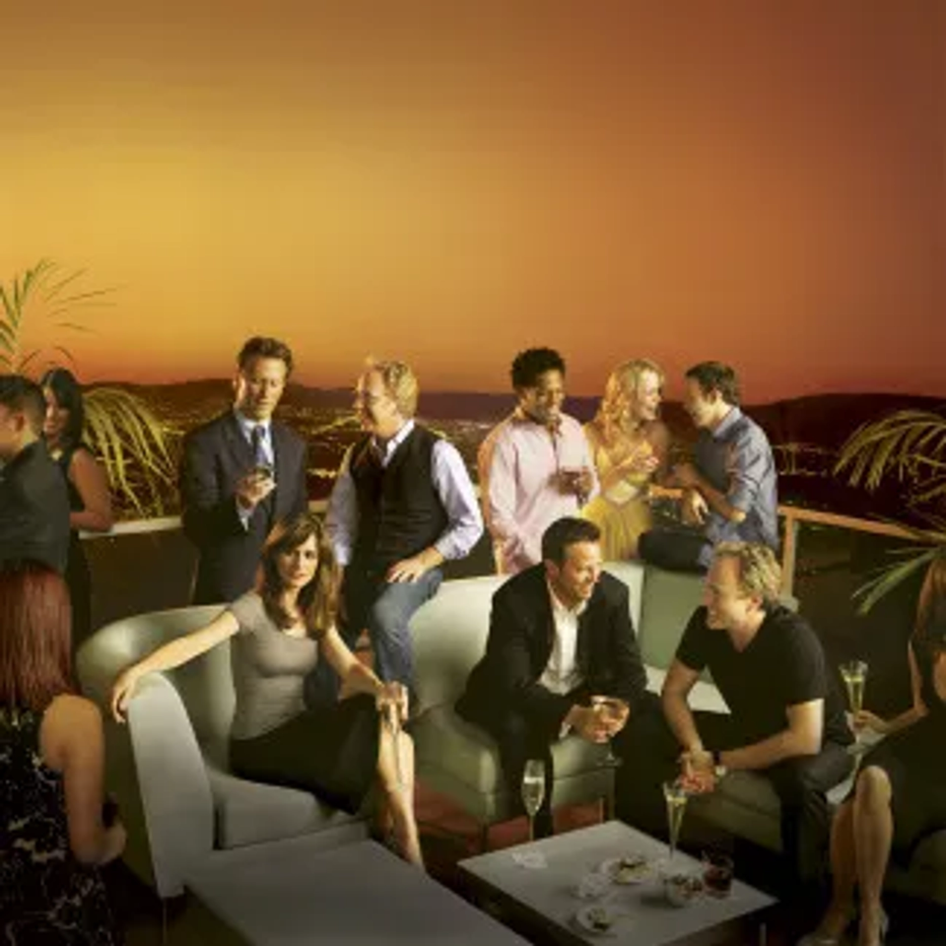 Amanda Peet, Matthew Perry, Steven Weber, Sarah Paulson, Timothy Busfield, D.L. Hughley, Bradley Whitford, and Nate Corddry in Studio 60 on the Sunset Strip (2006)