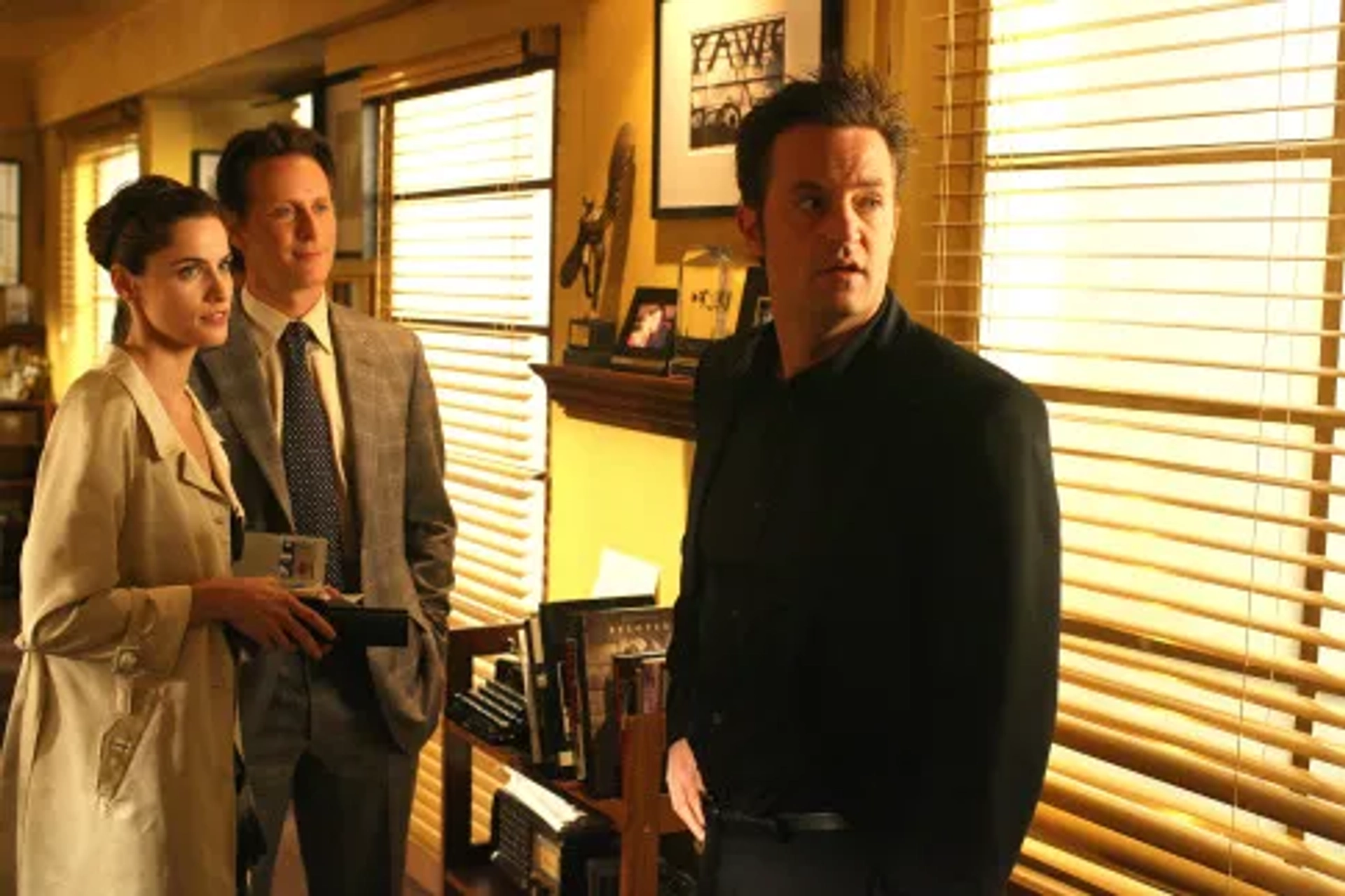 Amanda Peet, Matthew Perry, and Steven Weber in Studio 60 on the Sunset Strip (2006)