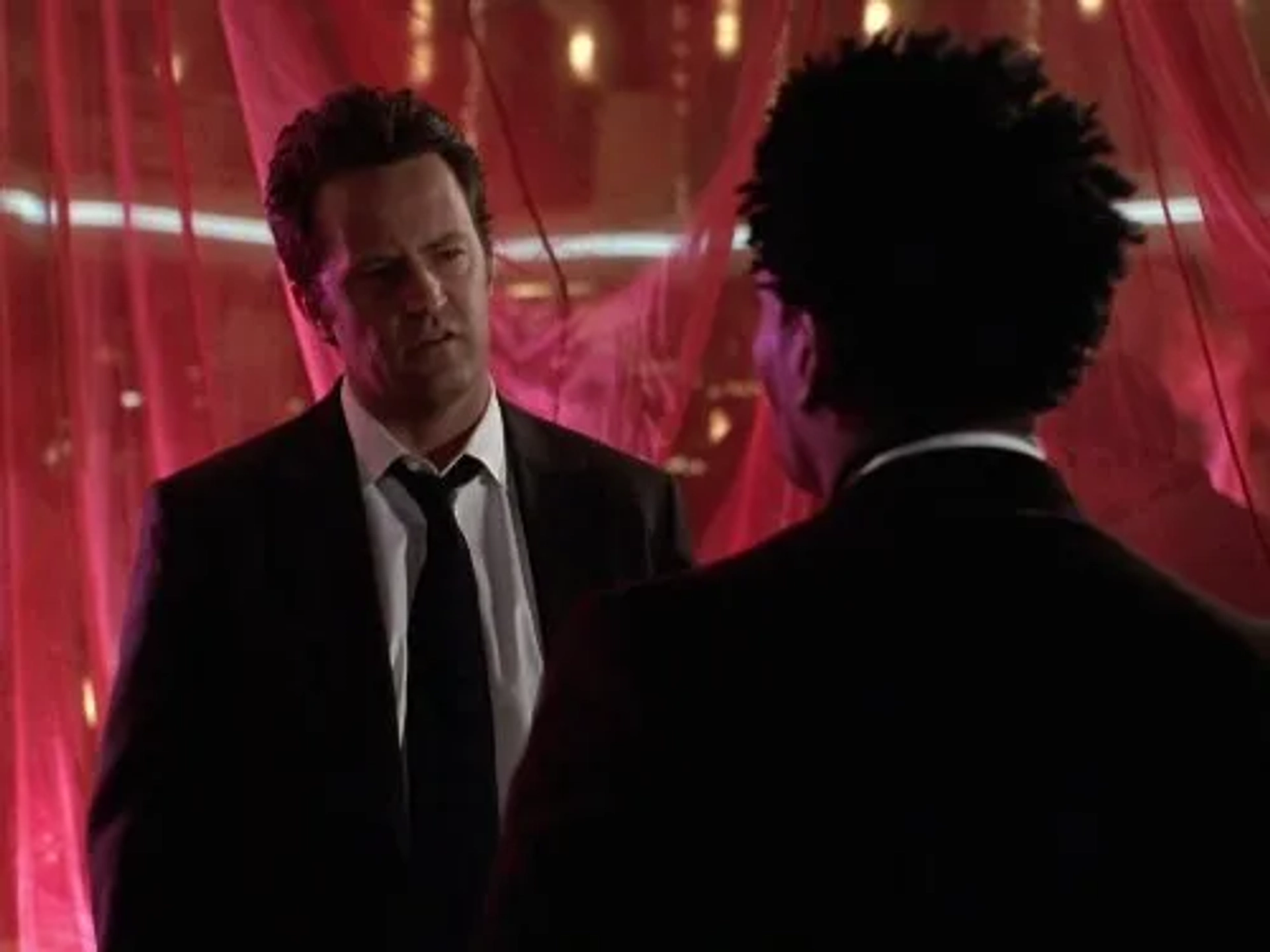 Matthew Perry and D.L. Hughley in Studio 60 on the Sunset Strip (2006)