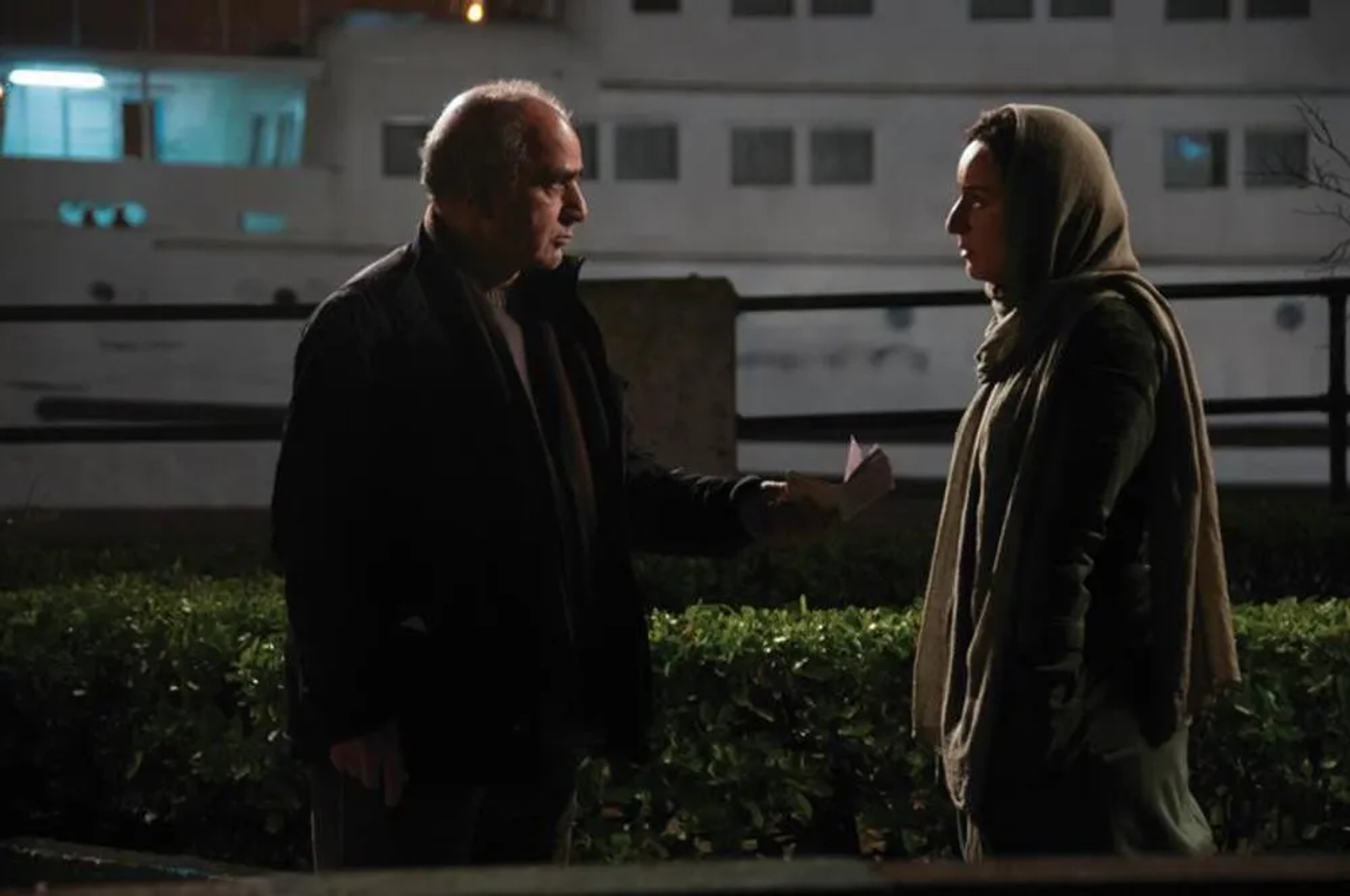 Parviz Parastui and Soheila Golestani in The Buffalo (2015)