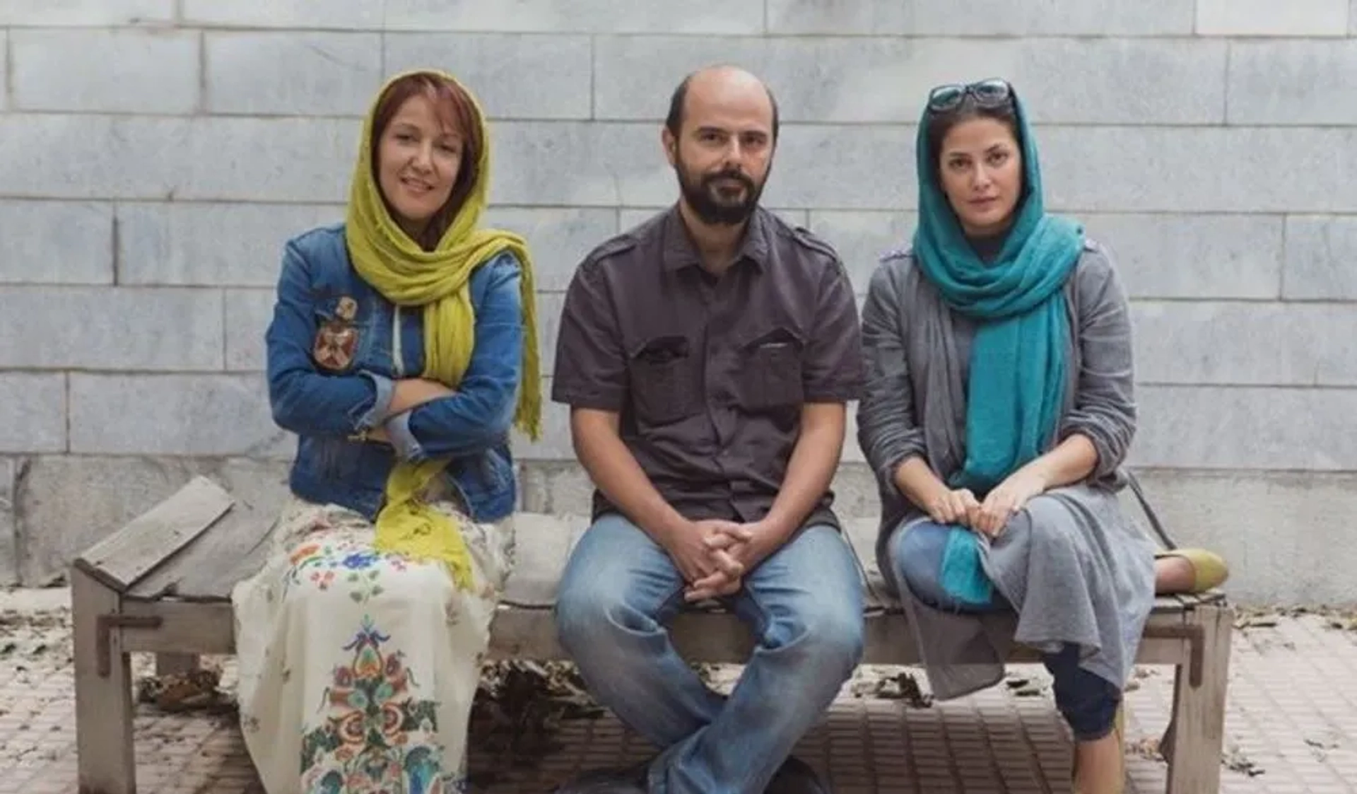 Ali Mosaffa, Pantea Bahram, and Tannaz Tabatabaei in Death of the Fish (2015)