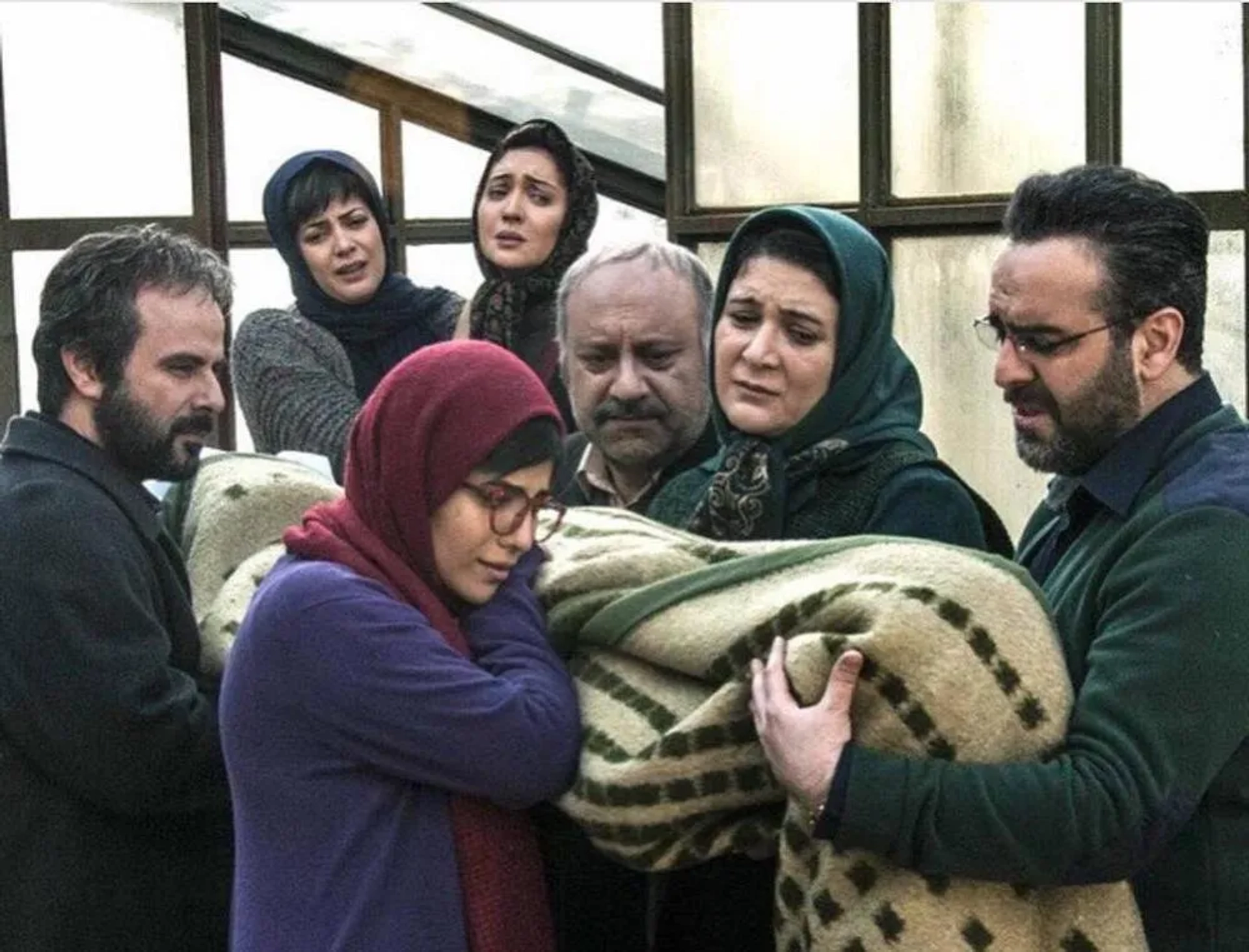 Babak Karimi, Ali Mosaffa, Behrang Alavi, Tannaz Tabatabaei, and Rima Raminfar in Death of the Fish (2015)