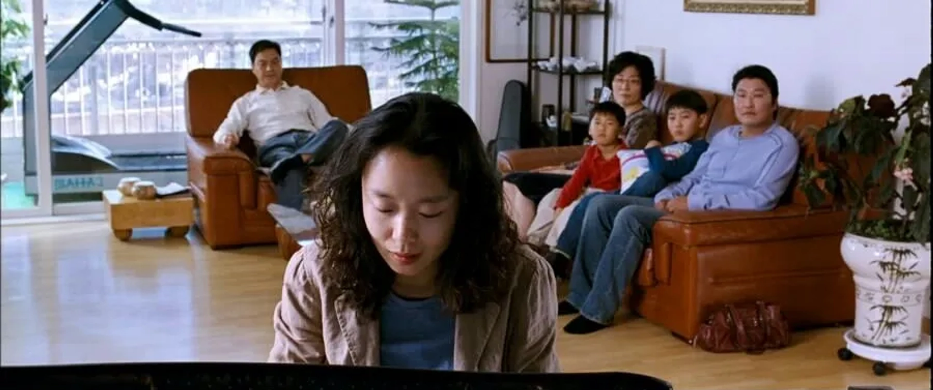 Jeon Do-yeon and Song Kang-ho in Secret Sunshine (2007)