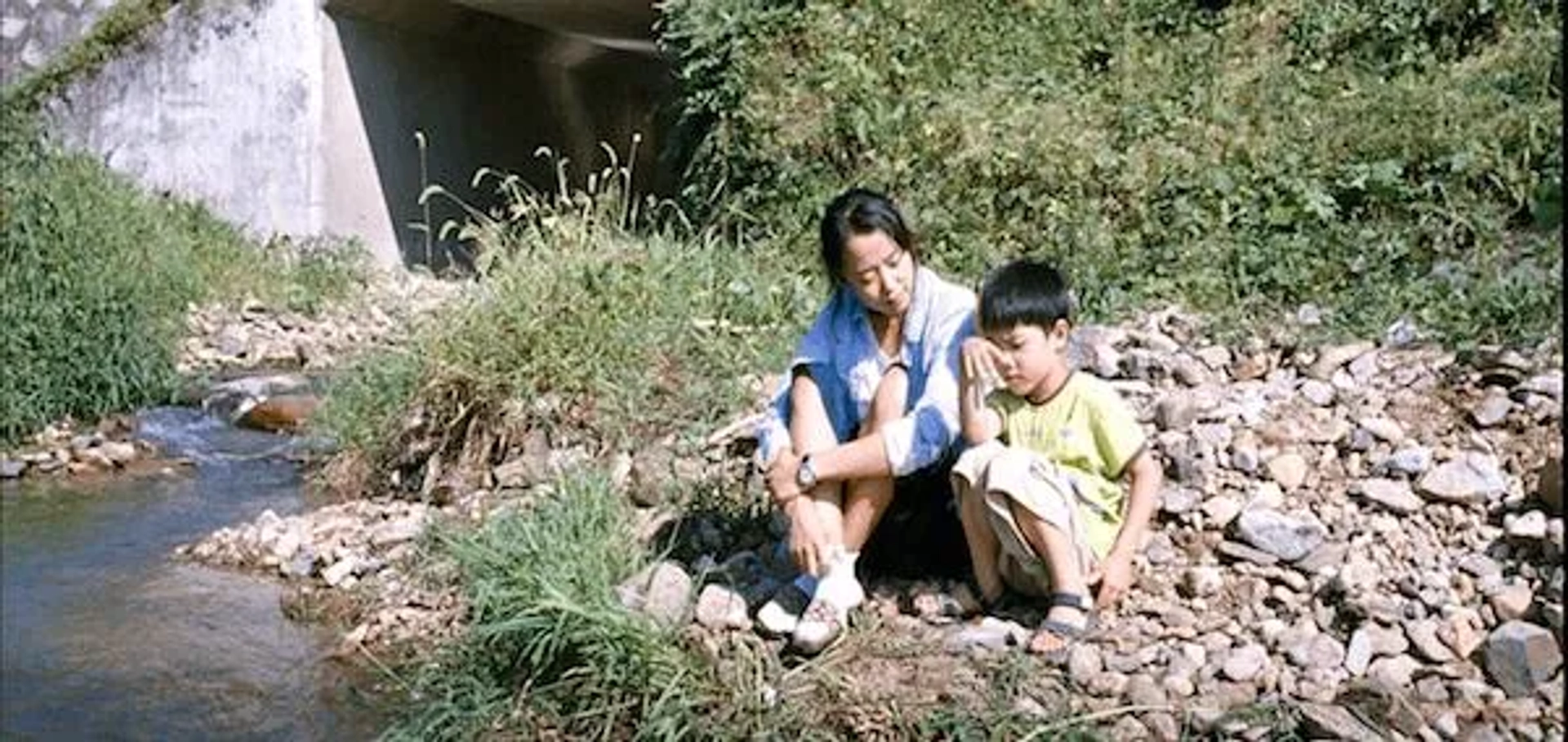 Jeon Do-yeon and Jung-yeop Seon in Secret Sunshine (2007)