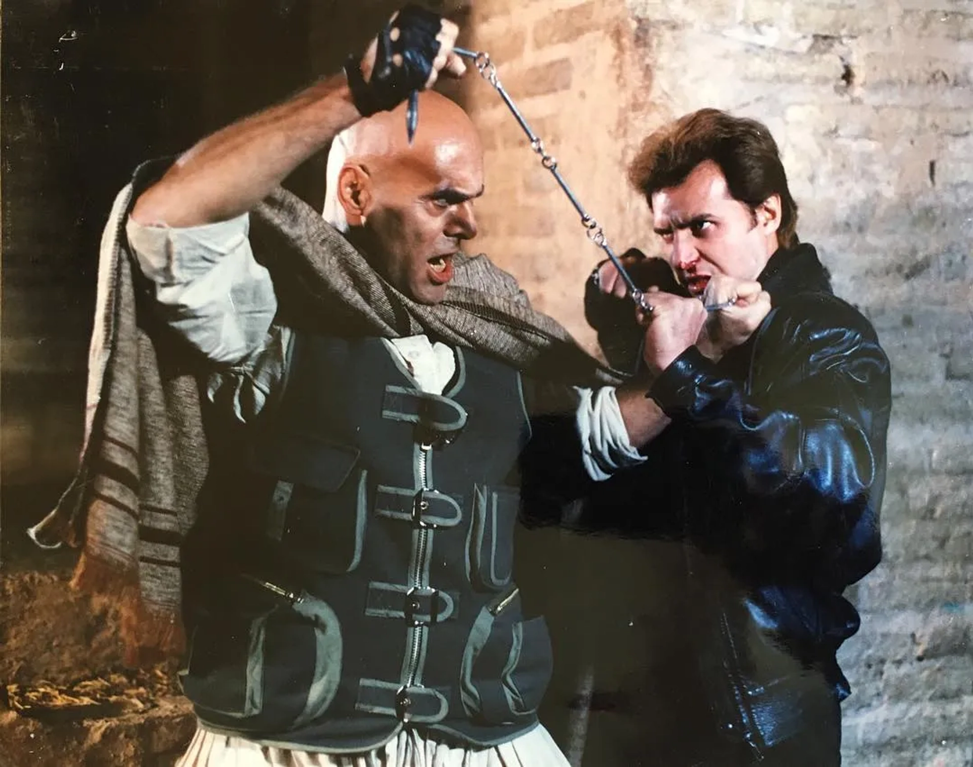 Jamshid Hashempur and Mohammad Pourgholami in The Hostage (1996)