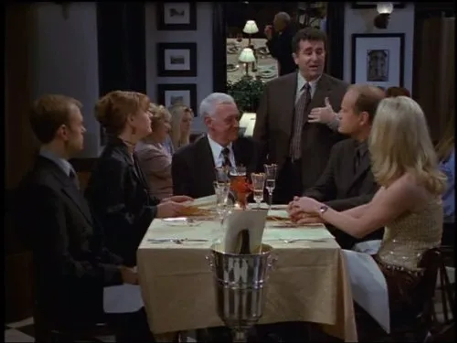 Kelsey Grammer, David Hyde Pierce, John Mahoney, Teri Polo, Jane Leeves, and Saul Rubinek in Frasier (1993)