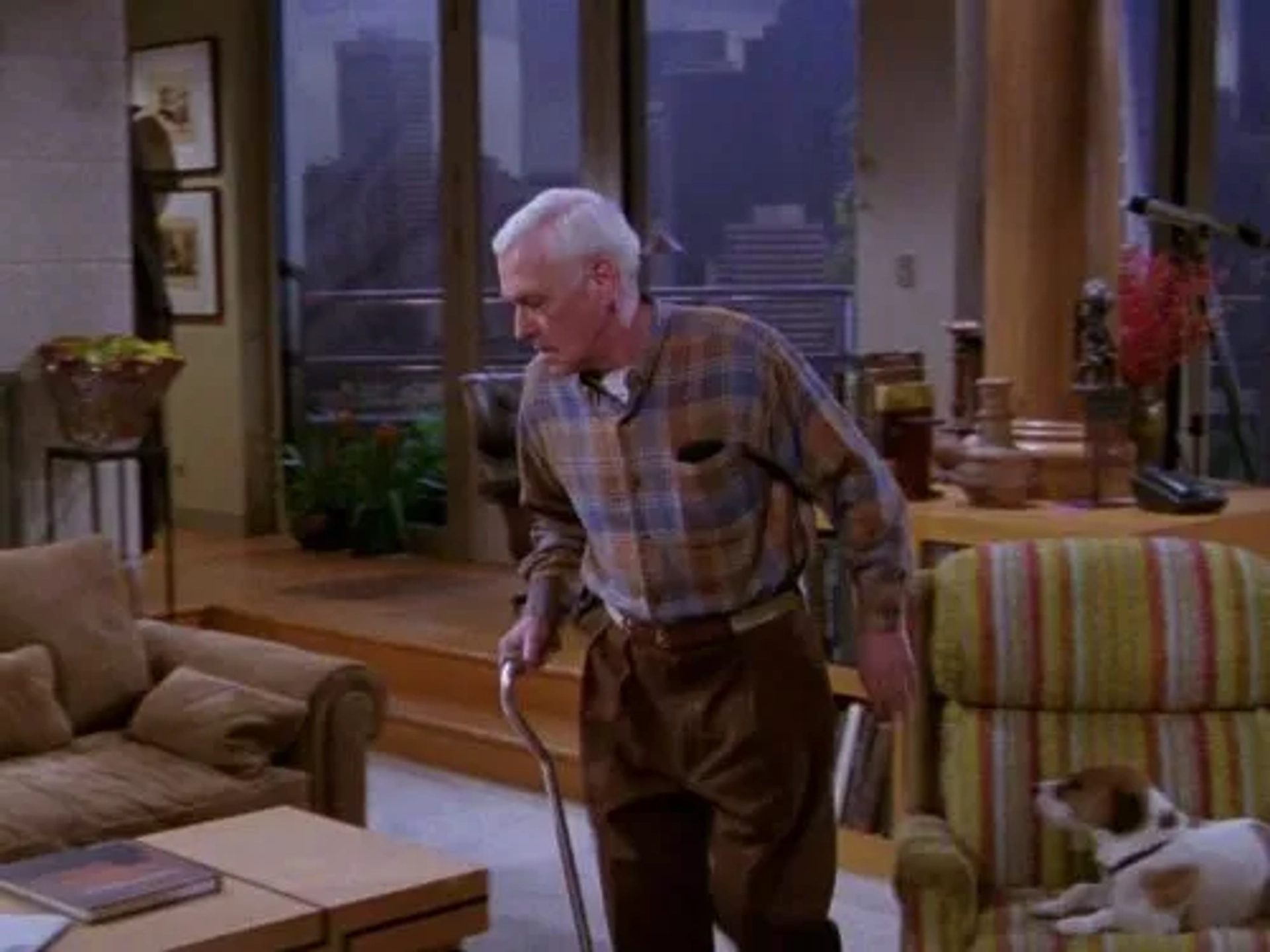John Mahoney and Moose in Frasier (1993)