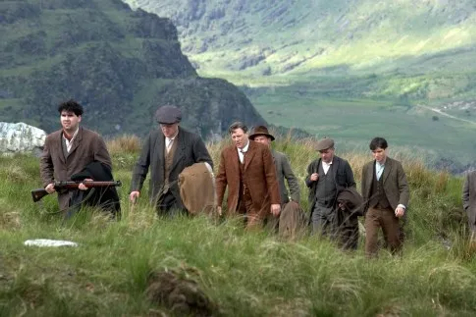 Roger Allam, Cillian Murphy, Máirtín de Cógáin, Shane Nott, and Martin Lucey in The Wind that Shakes the Barley (2006)