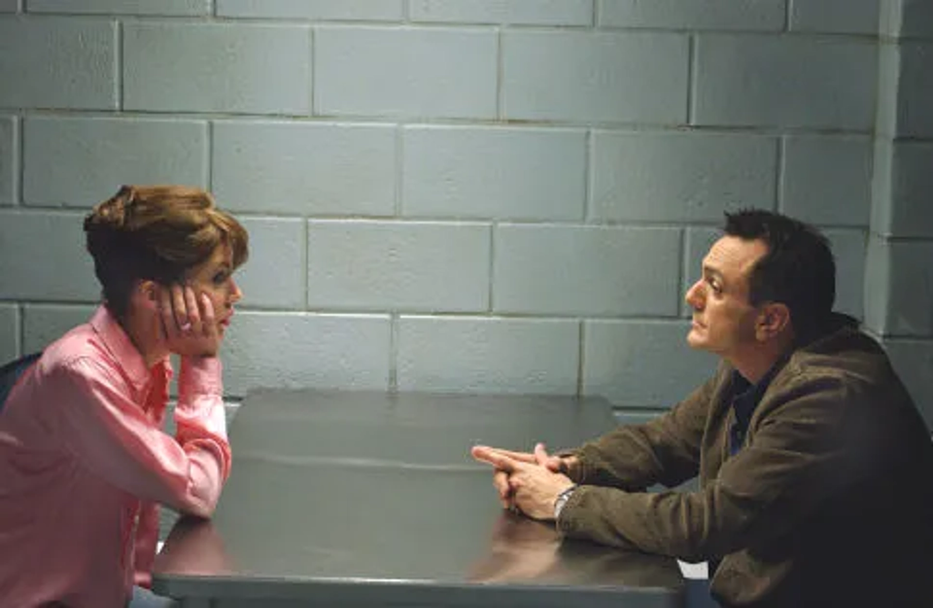 Hank Azaria and Lara Flynn Boyle in Pilot (2004)