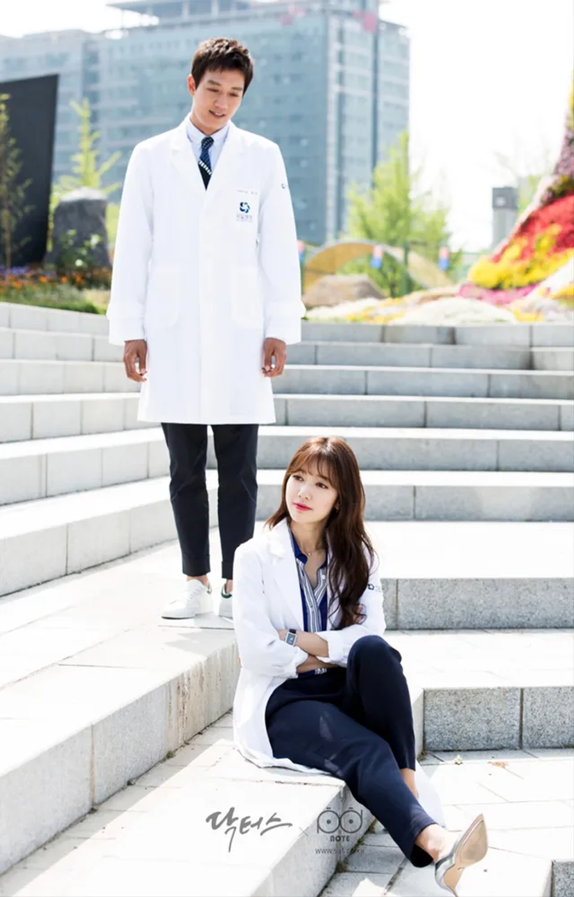 Kim Rae-won and Park Shin-hye in Doctors (2016)