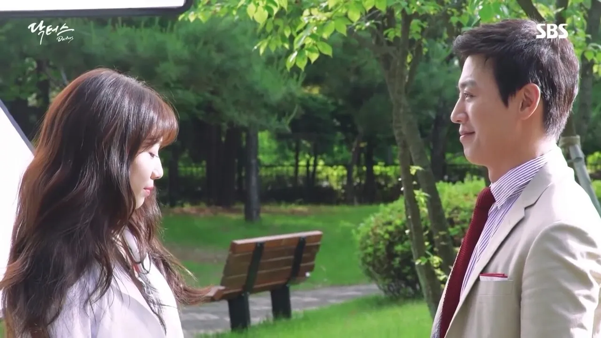 Kim Rae-won and Park Shin-hye in Doctors (2016)