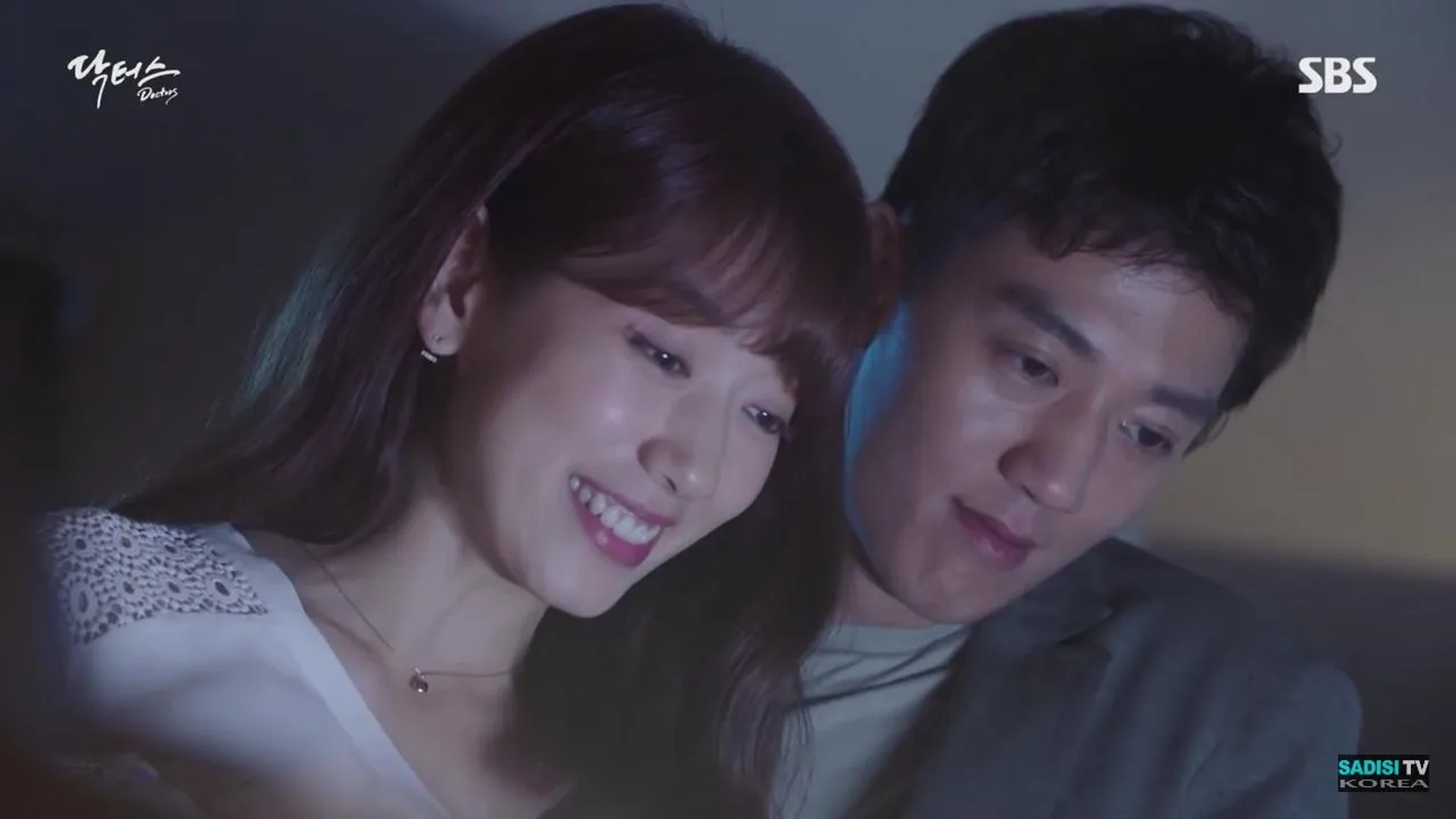 Kim Rae-won and Park Shin-hye in Doctors (2016)
