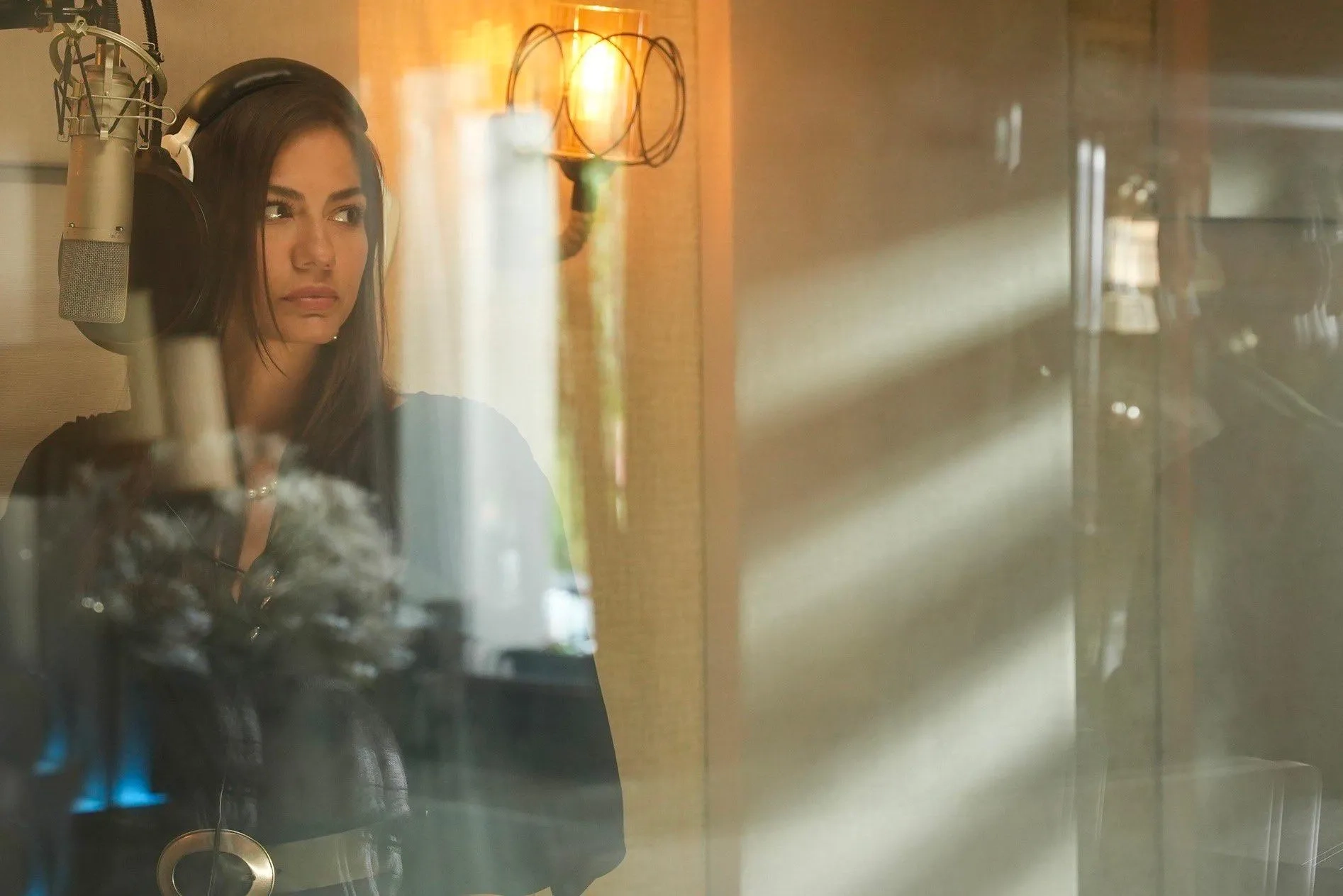 Demet Özdemir in Esref Rüya (2025)