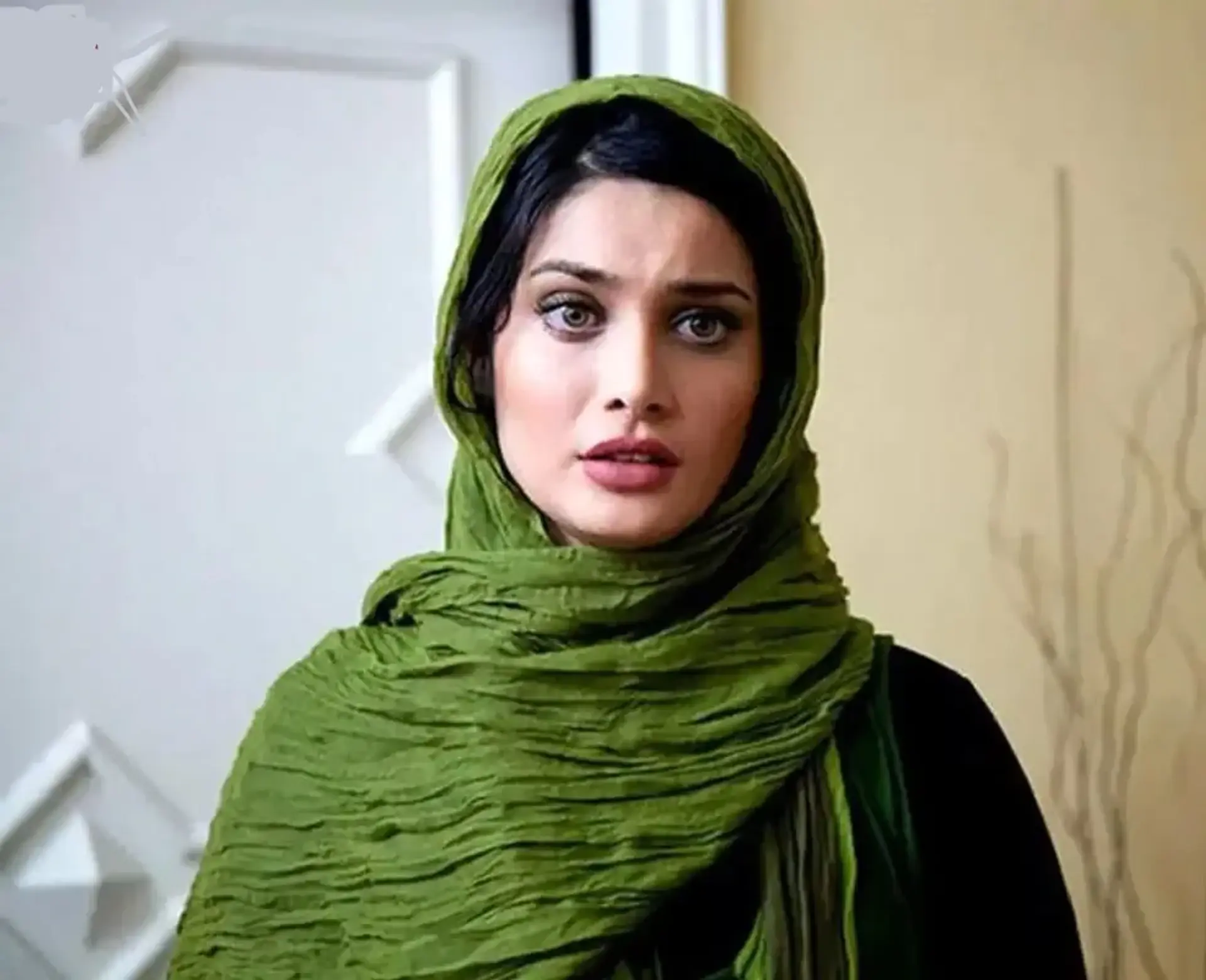 تینا آخوندتبار