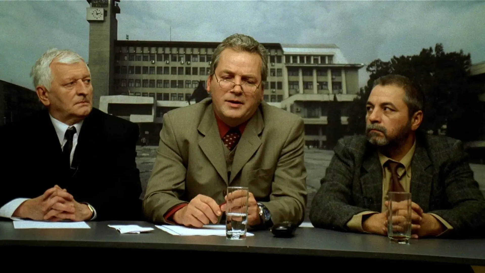 فیلم ۱۲:۰۸ شرق بخارست (12:08 East of Bucharest - 2006)