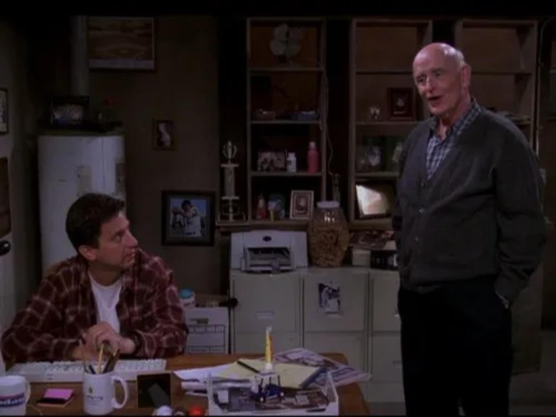 Peter Boyle and Ray Romano in Everybody Loves Raymond (1996)