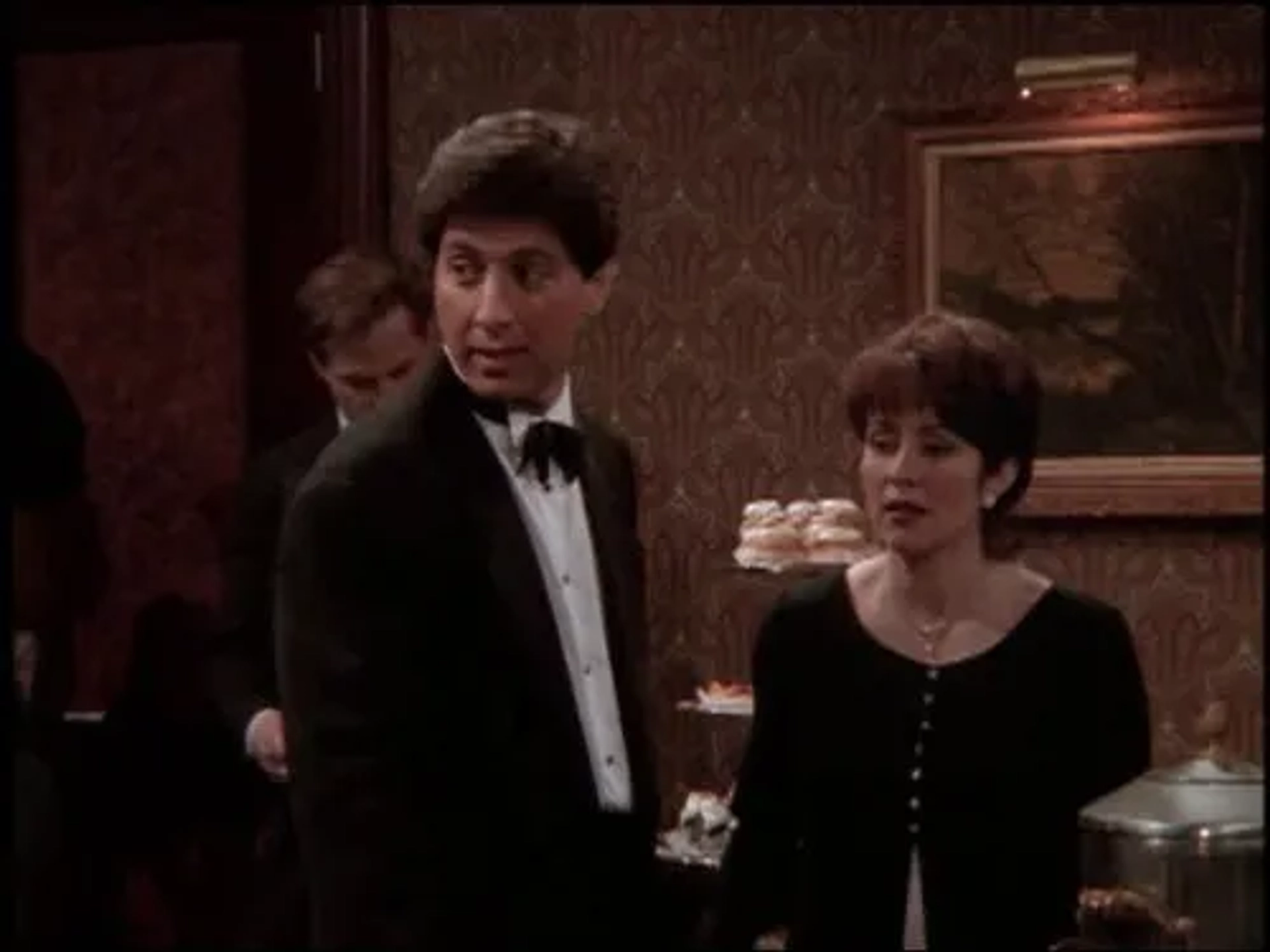 Patricia Heaton and Ray Romano in Everybody Loves Raymond (1996)