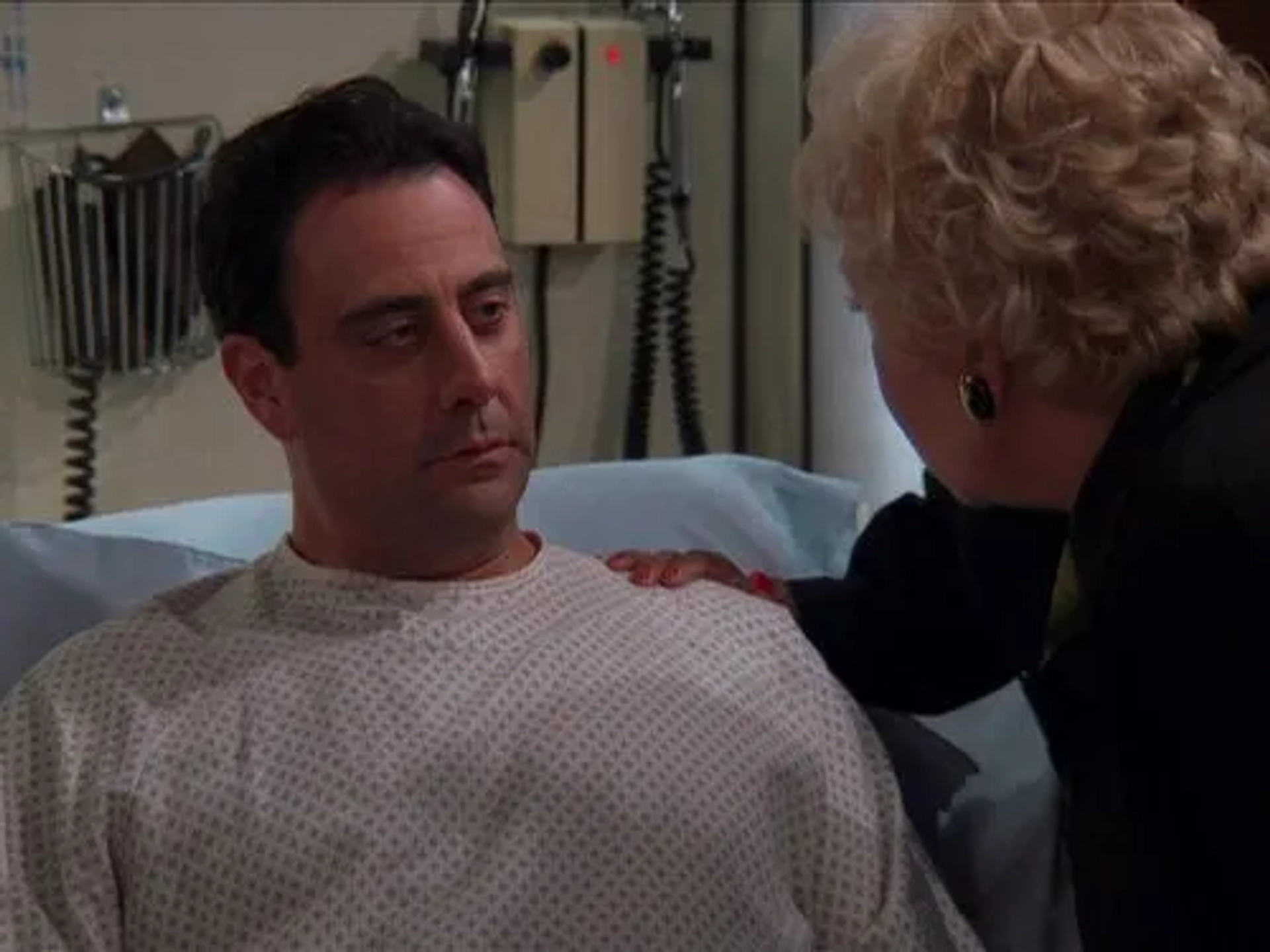 Brad Garrett and Doris Roberts in Everybody Loves Raymond (1996)