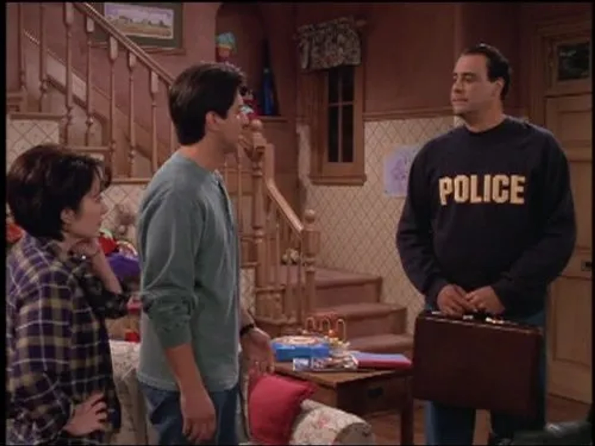 Brad Garrett, Patricia Heaton, and Ray Romano in Everybody Loves Raymond (1996)