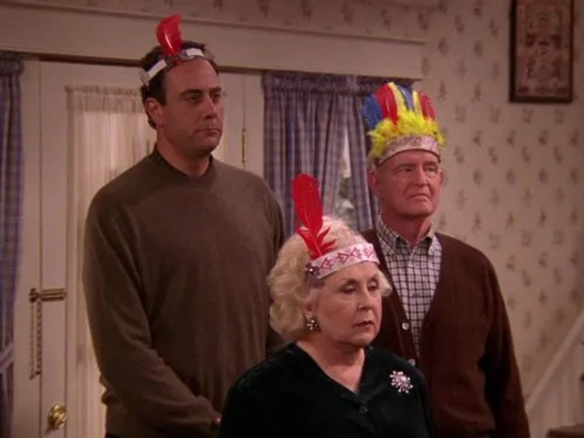 Peter Boyle, Brad Garrett, and Doris Roberts in Everybody Loves Raymond (1996)
