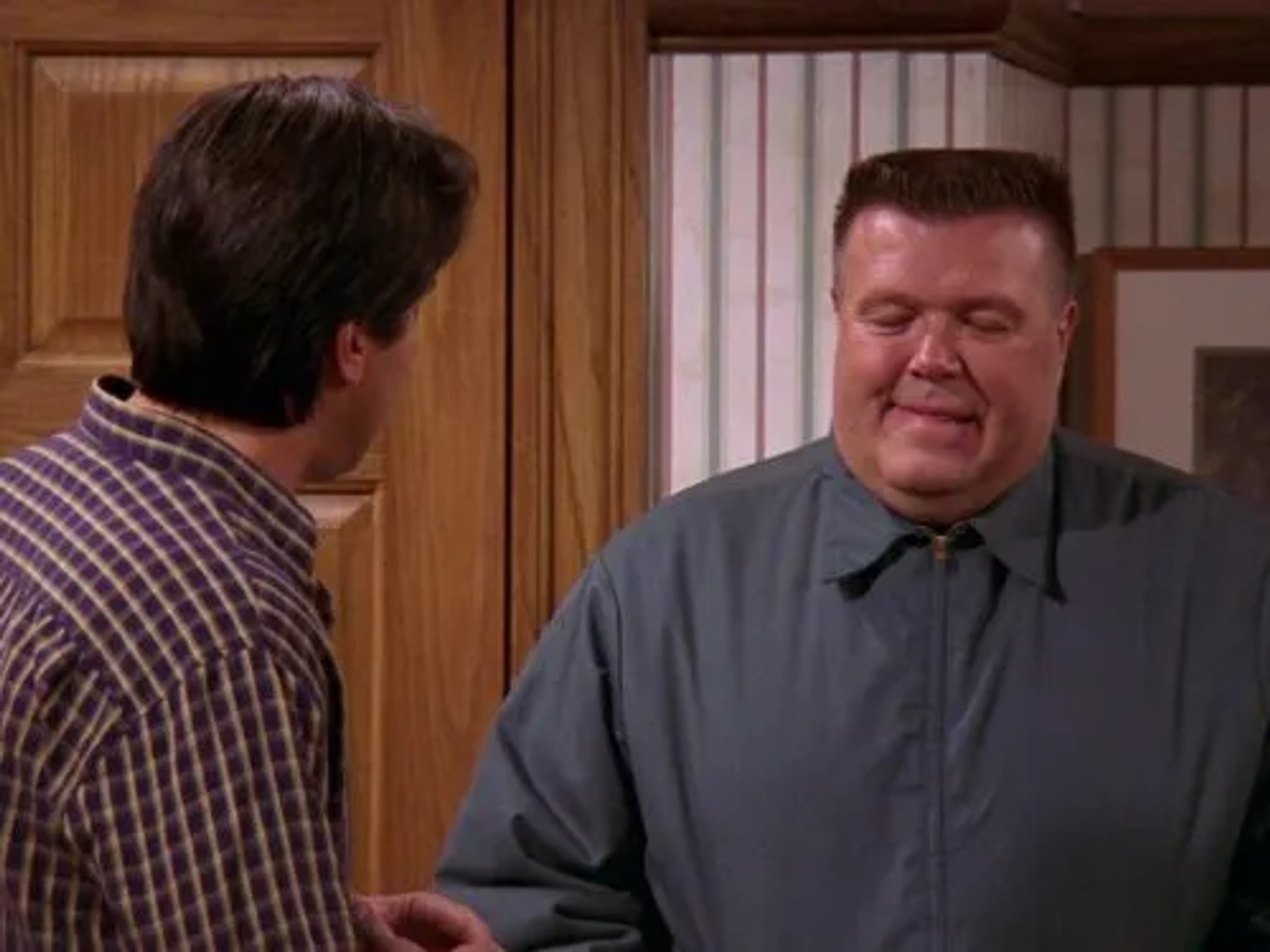 Ray Romano and Joel McKinnon Miller in Everybody Loves Raymond (1996)