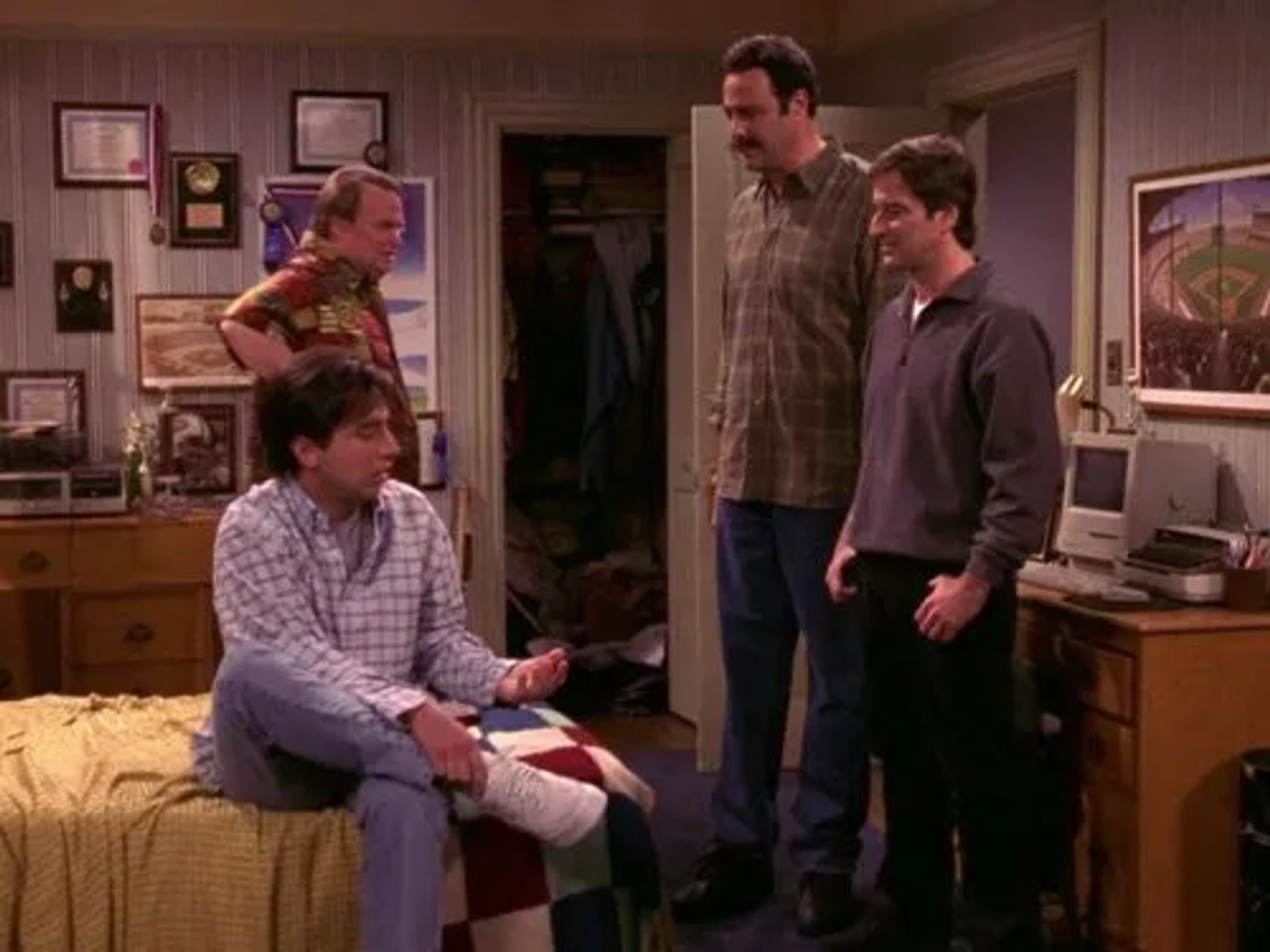 Brad Garrett, Ray Romano, Jon Manfrellotti, and Tom McGowan in Everybody Loves Raymond (1996)