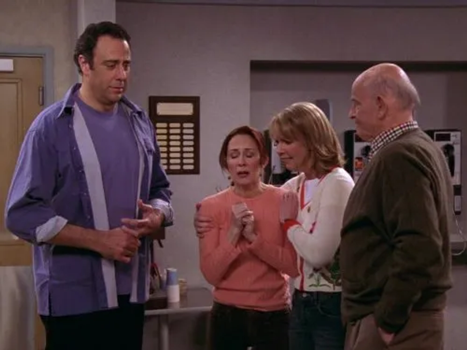 Peter Boyle, Brad Garrett, Patricia Heaton, and Monica Horan in Everybody Loves Raymond (1996)