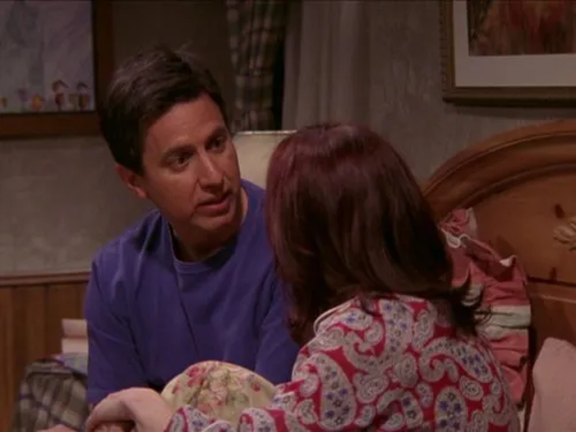 Patricia Heaton and Ray Romano in Everybody Loves Raymond (1996)