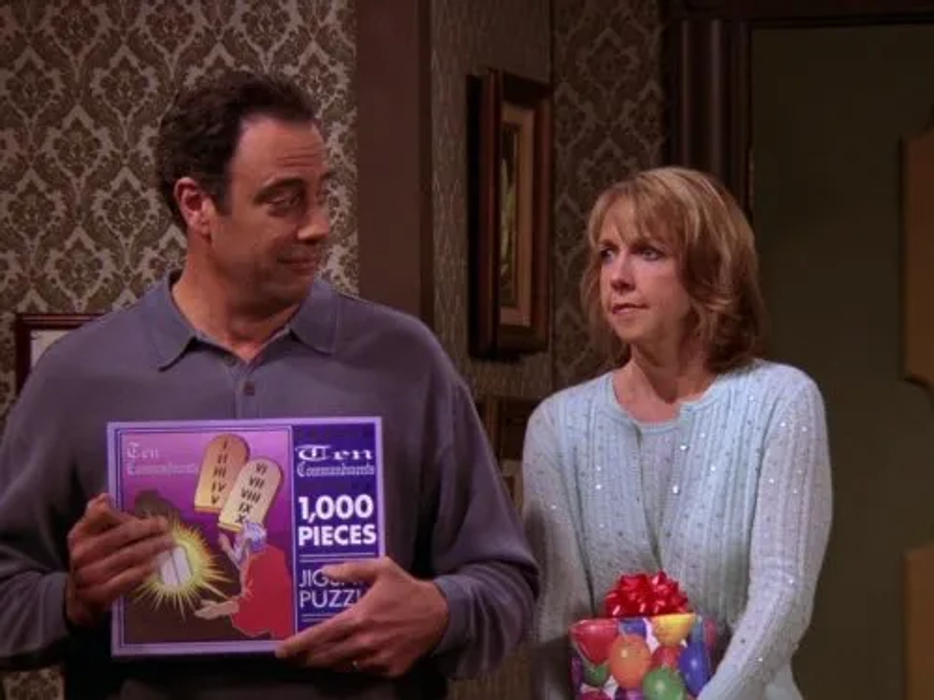 Brad Garrett and Monica Horan in Everybody Loves Raymond (1996)