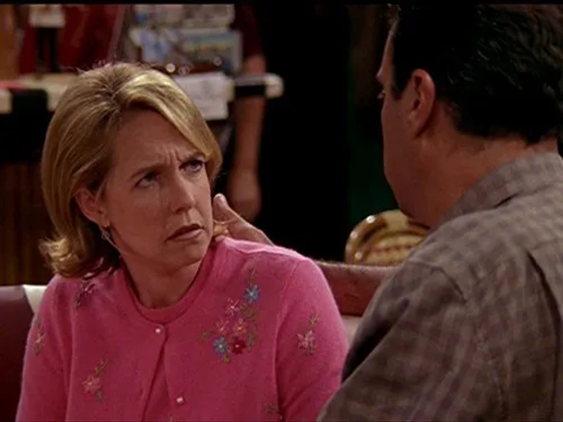 Brad Garrett and Monica Horan in Everybody Loves Raymond (1996)