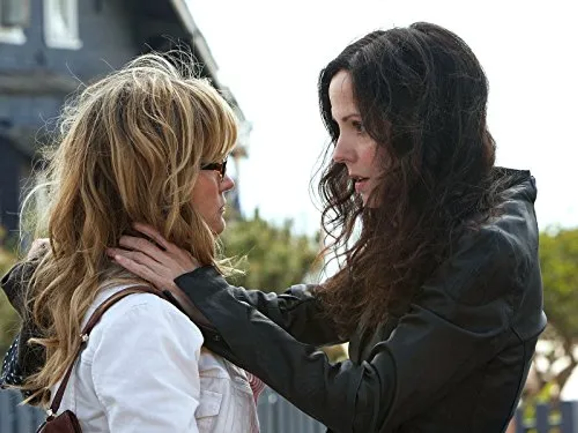 Jennifer Jason Leigh and Mary-Louise Parker in Weeds (2005)