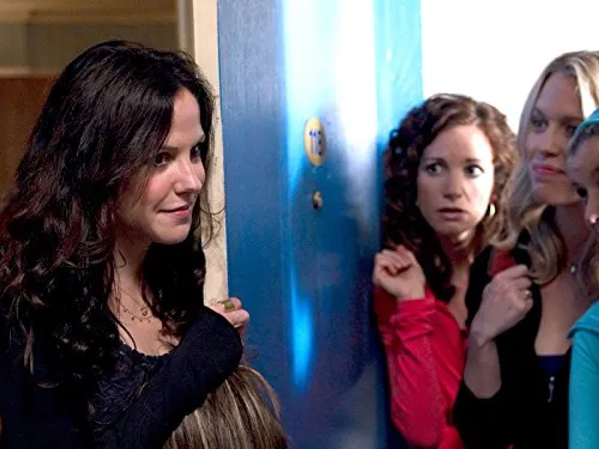 Mary-Louise Parker, Jama Williamson, and Jessica St. Clair in Weeds (2005)